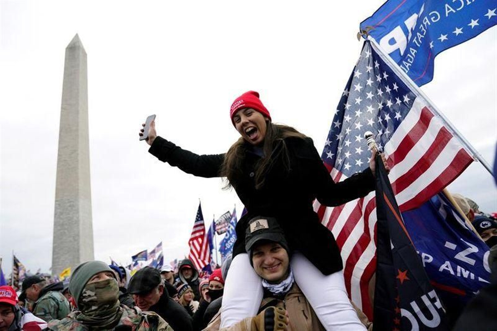 Los seguidores de Trump asaltan el Capitolio // FOTOS: EFE