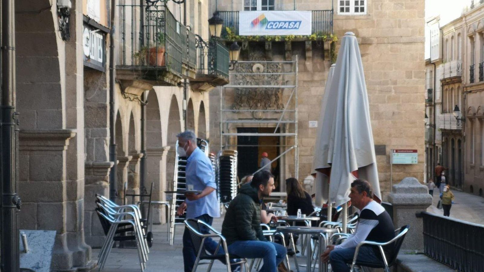 Una terraza de Ourense, esta mañana. MARTIÑO PINAL
