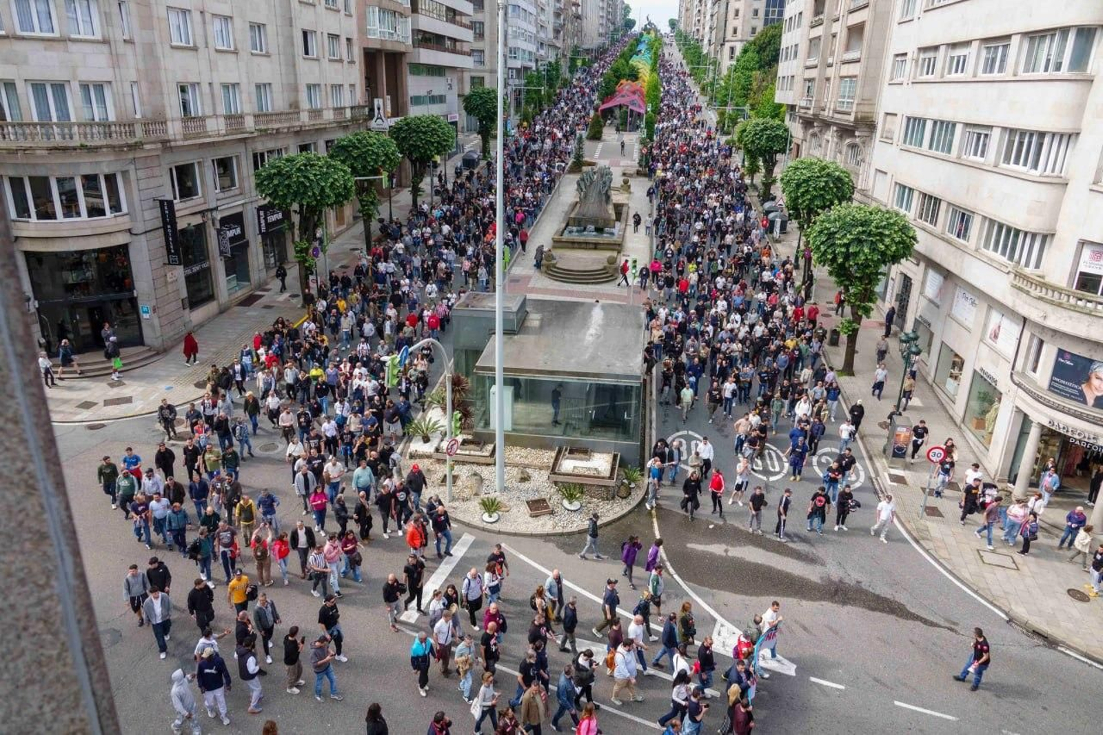Galería | El metal toma de nuevo las calles de Vigo