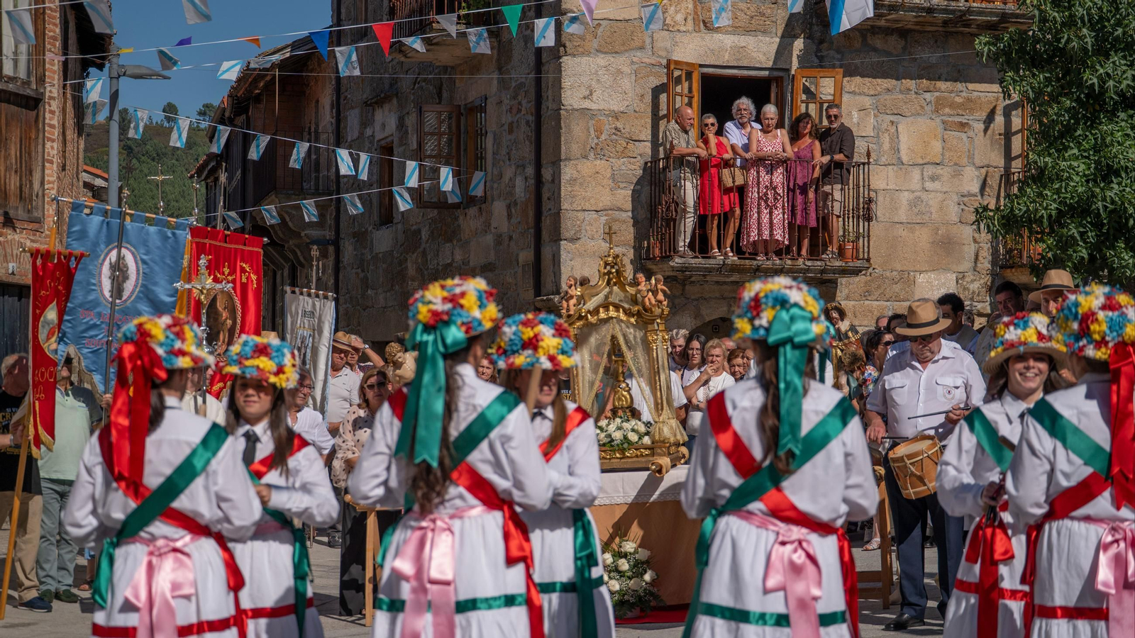 Este año fueron mujeres únicamente las que realizaron las danzas.