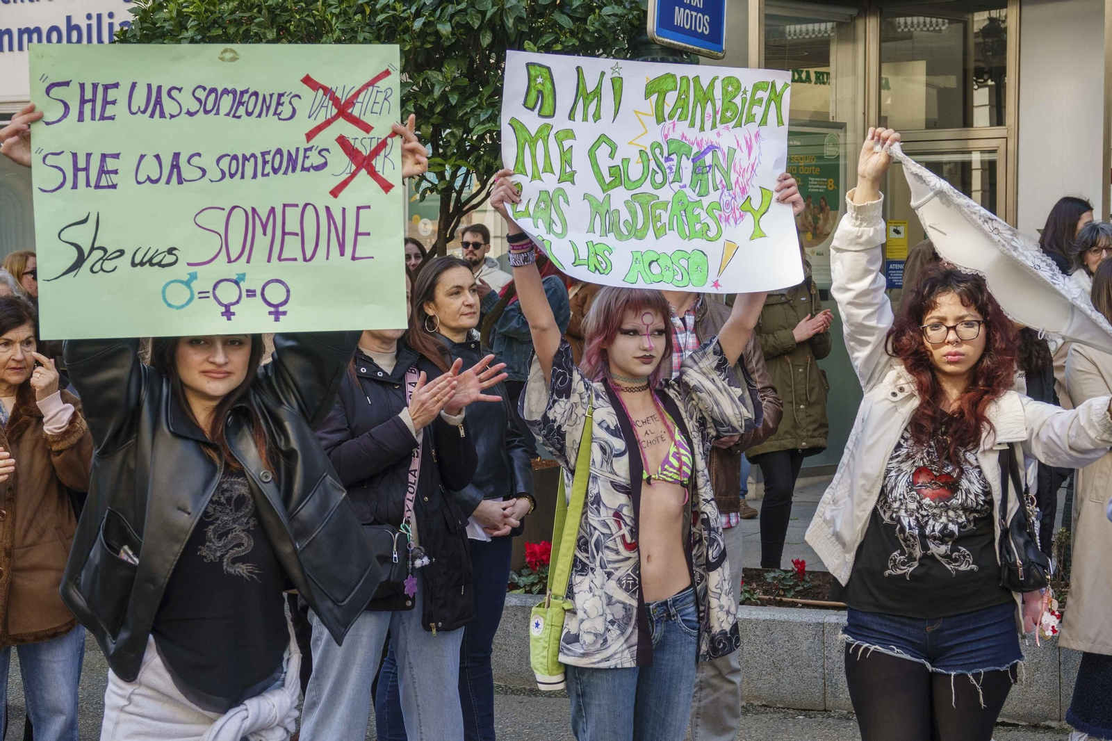 Galería | Las calles de Vigo se pintan de morado por el Día Internacional de la Mujer
