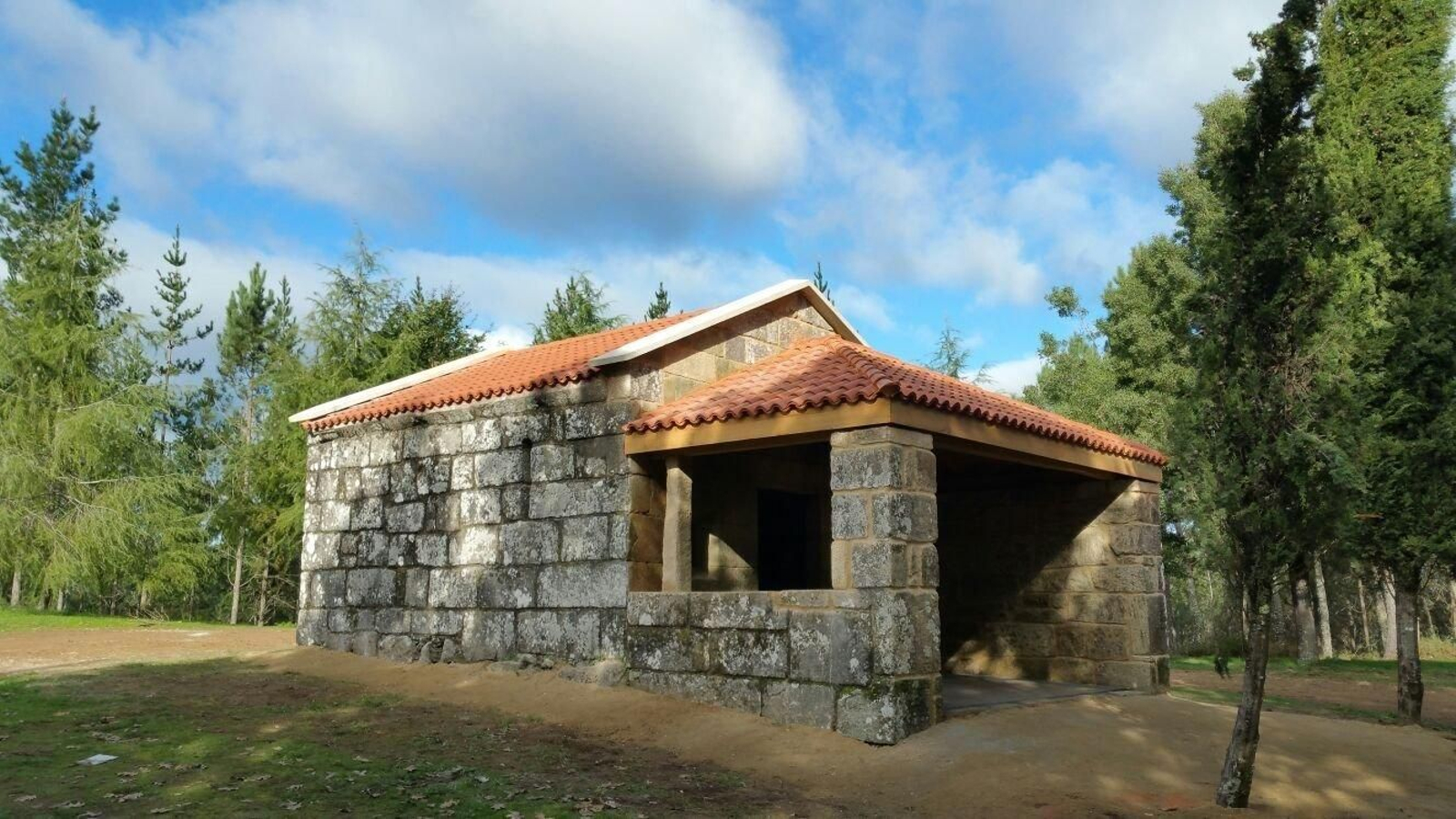 Estado en el que ha quedado la capilla tras las obras de rehabilitación efectuadas por la Xunta.