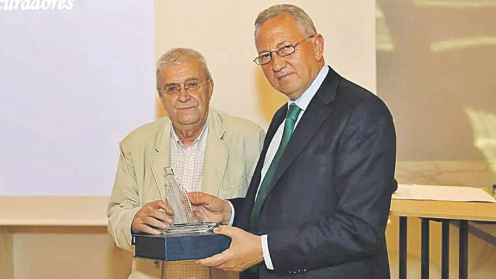 Luis Ferreiro, con el premio.