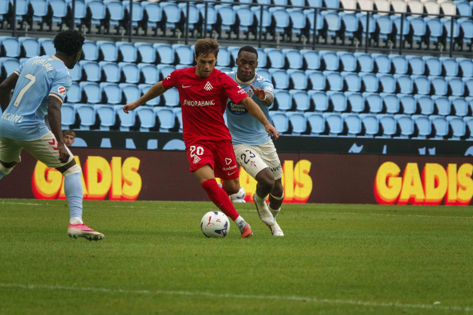 Galería | El Celta Fortuna se estrena como local en Segunda División