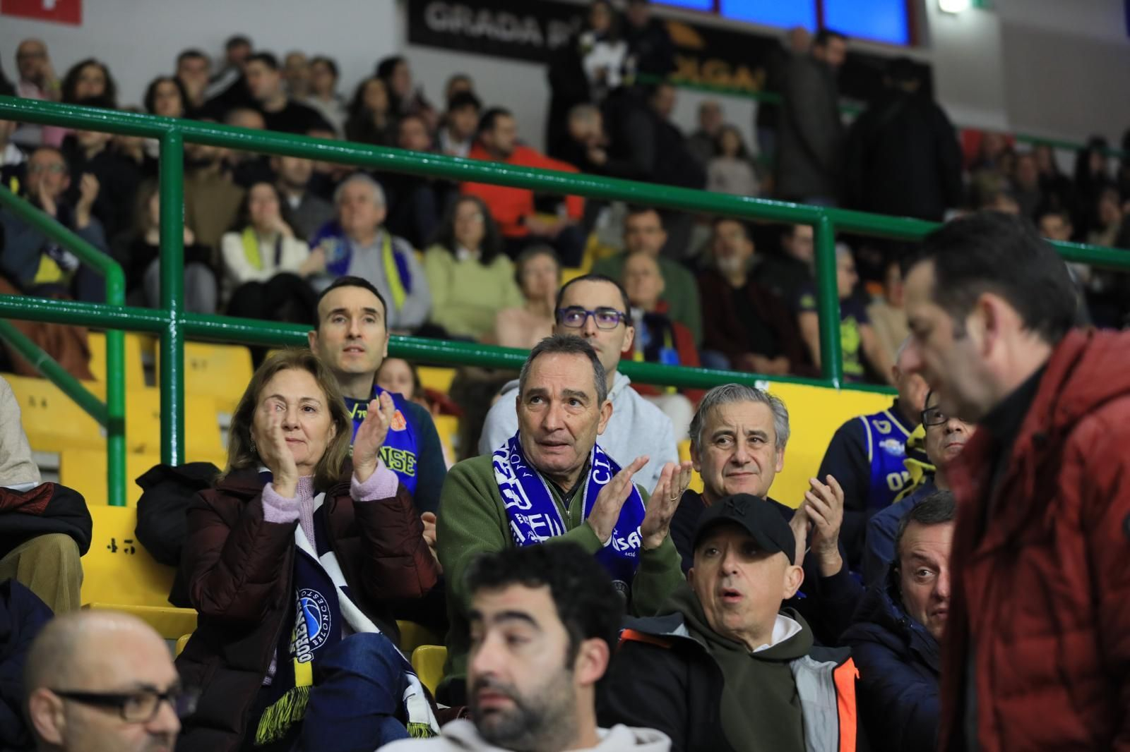 Galería | El Pazo responde al llamado del COB y disfruta del partido ante HLA Alicante