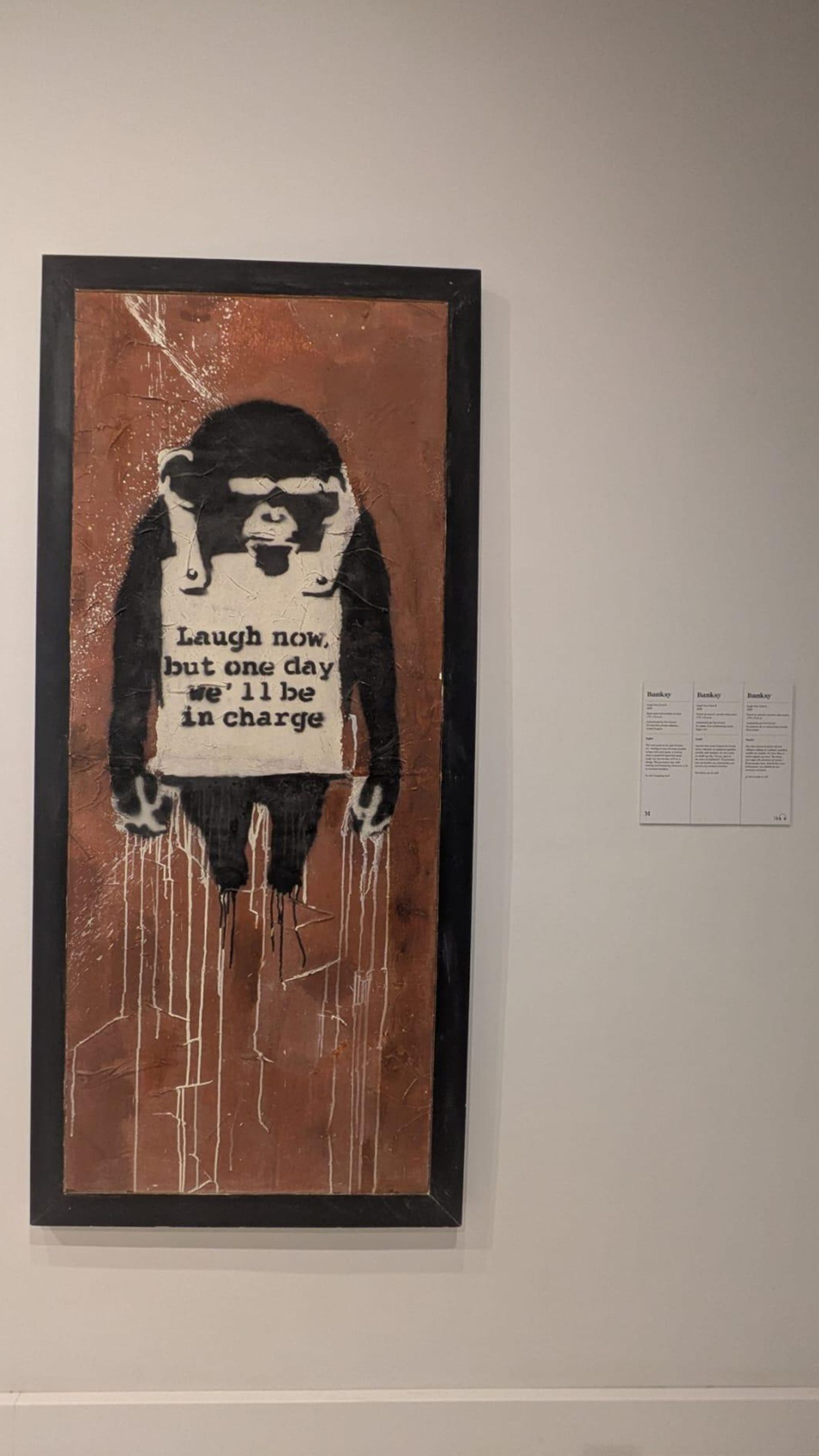 La obra Laugh Now (Ríe ahora) del artista Banksy, originalmente creada en 2002.