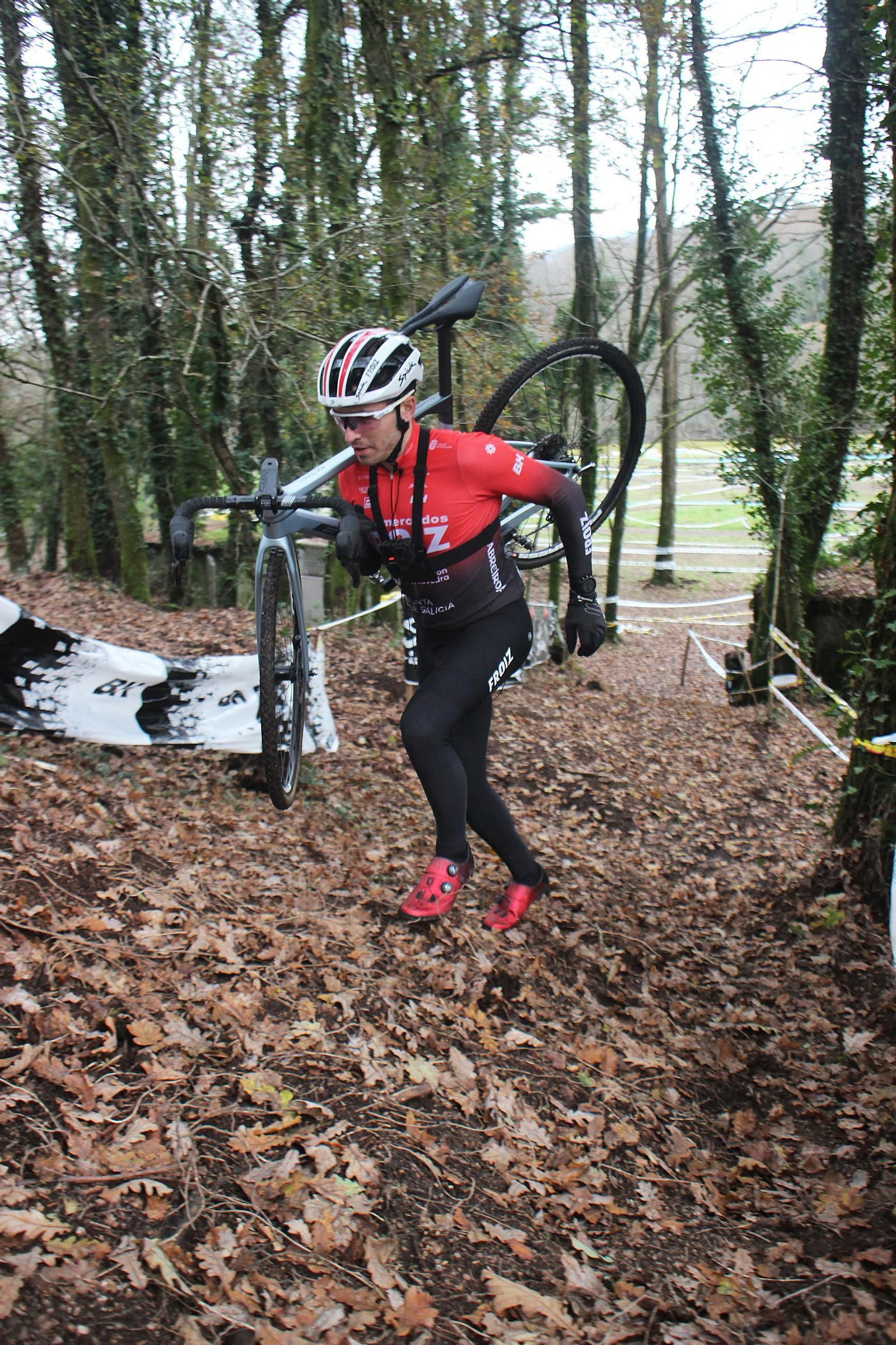 Galería | El campeón de ciclocross Miguel Rodríguez entrena en su Ponteareas natal