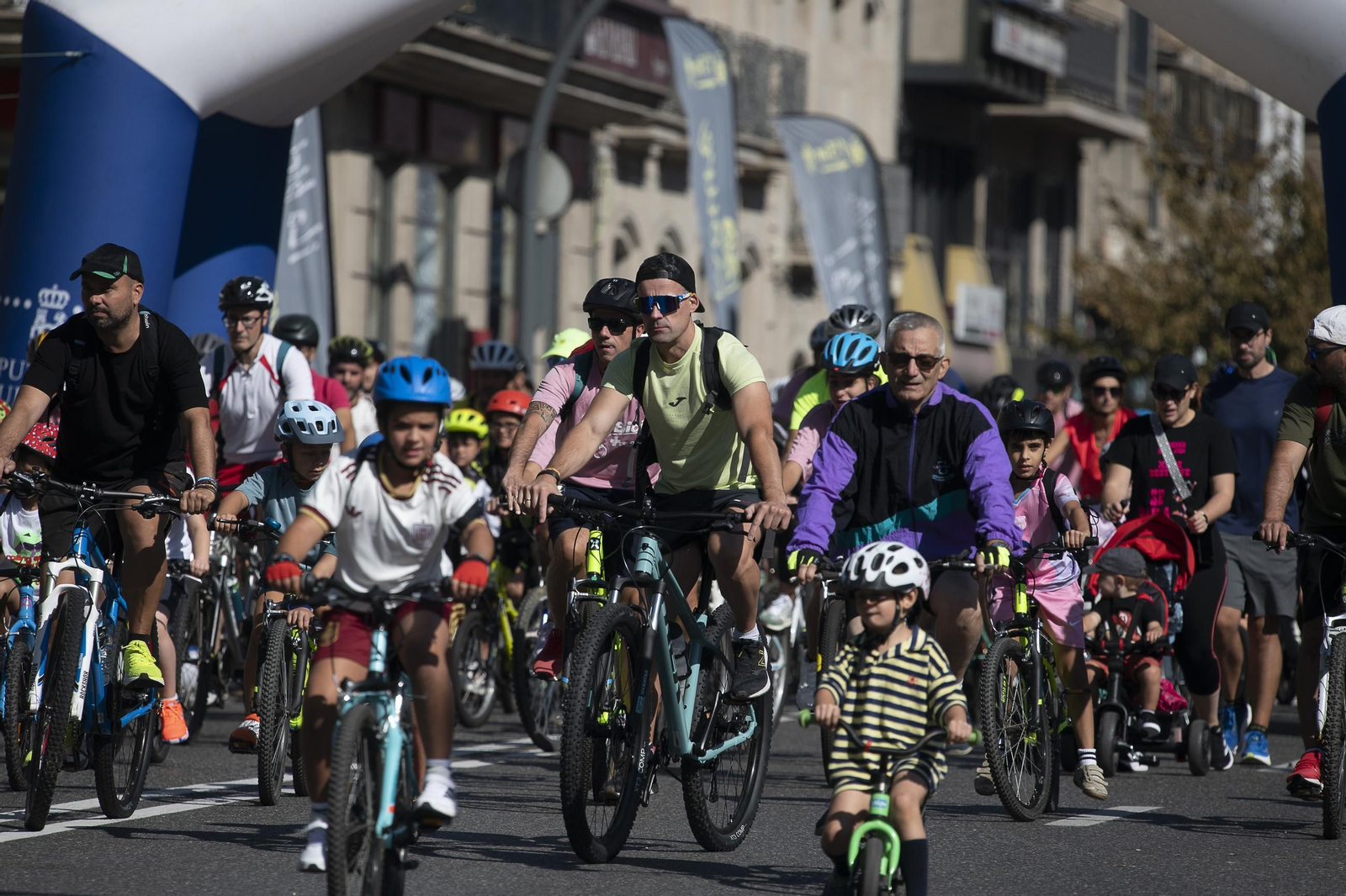Galería | Ourense disfruta de un Día da Bici con sol, ambiente familiar y regalos
