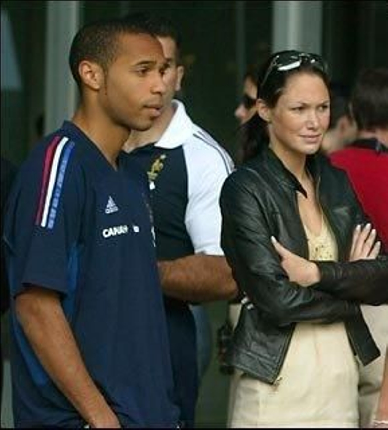 El futbolista Thierry Henry y su ex mujer, Claire Merry.