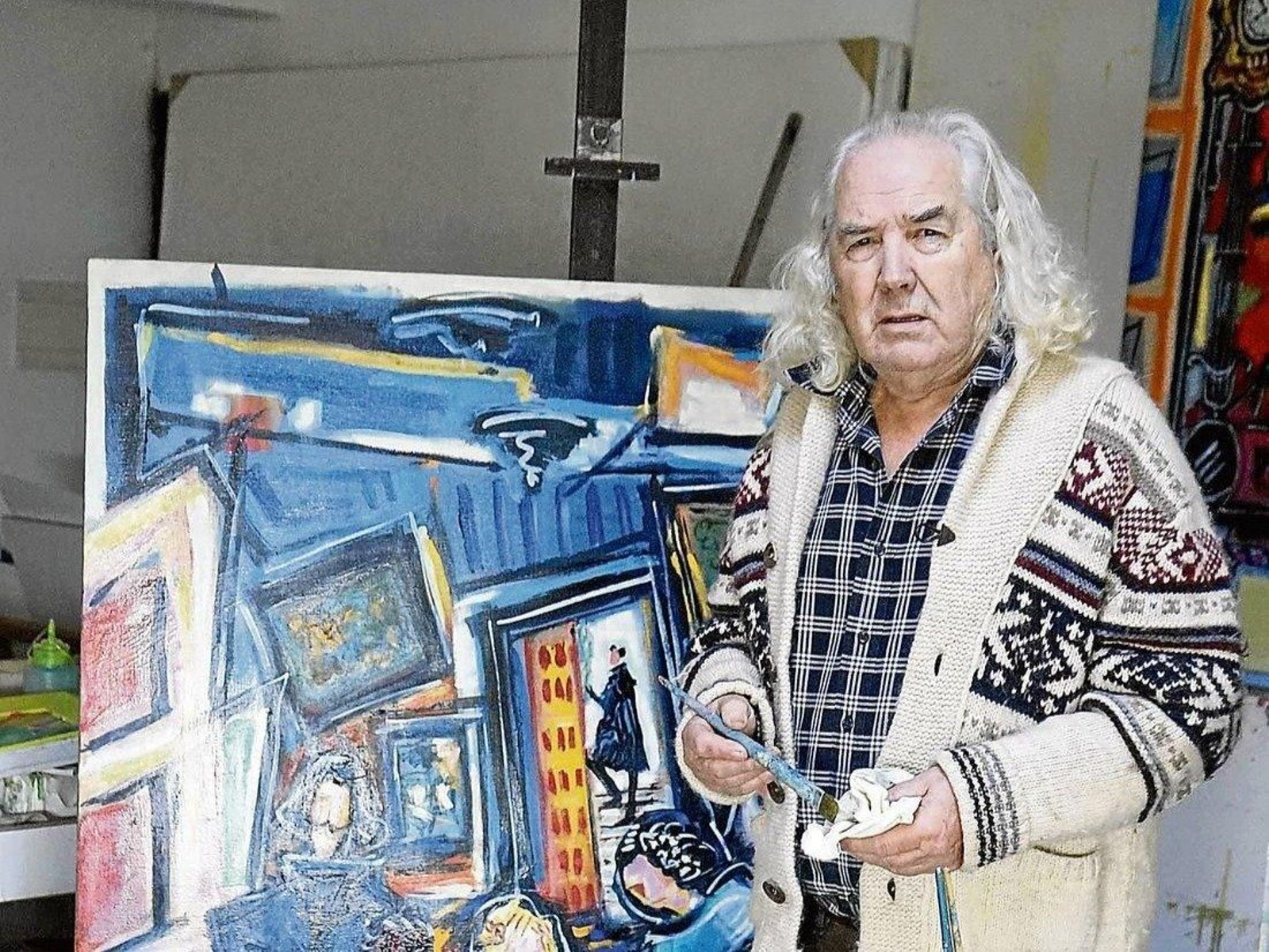 El pintor José María Barreiro junto a uno de sus cuadros. (Foto: Jorge V. Landín)