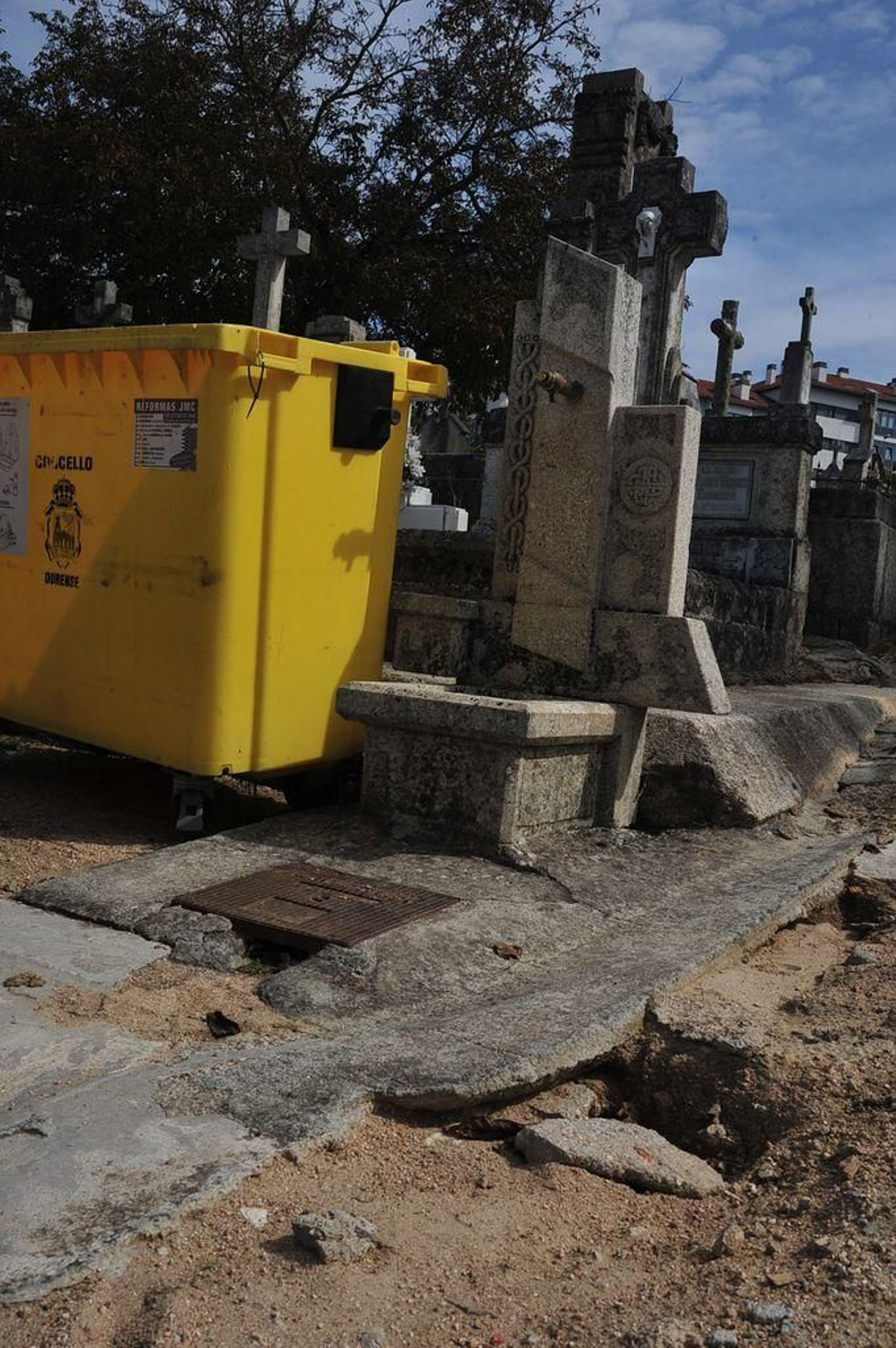 El mal estado de los caminos del cementerio de San Francisco (Foto: José Paz)
