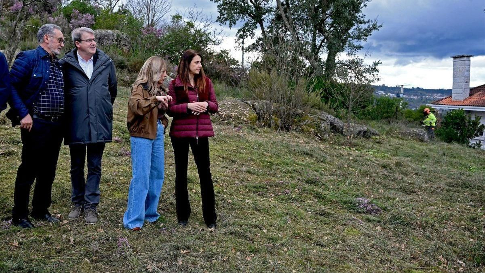 A conselleira María José Gómez, na visita a San Cibrao.