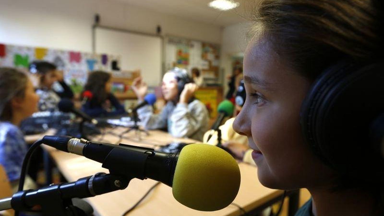 O Pereiro de Aguiar. 03/10/2019. Reportaje sobre el programa para alumnos de altas capacidades en el CEIP Ben CHo Sei de O Pereiro de Aguiar. En la foto el programa de Radio del Centro Foto: xesús Fariñas