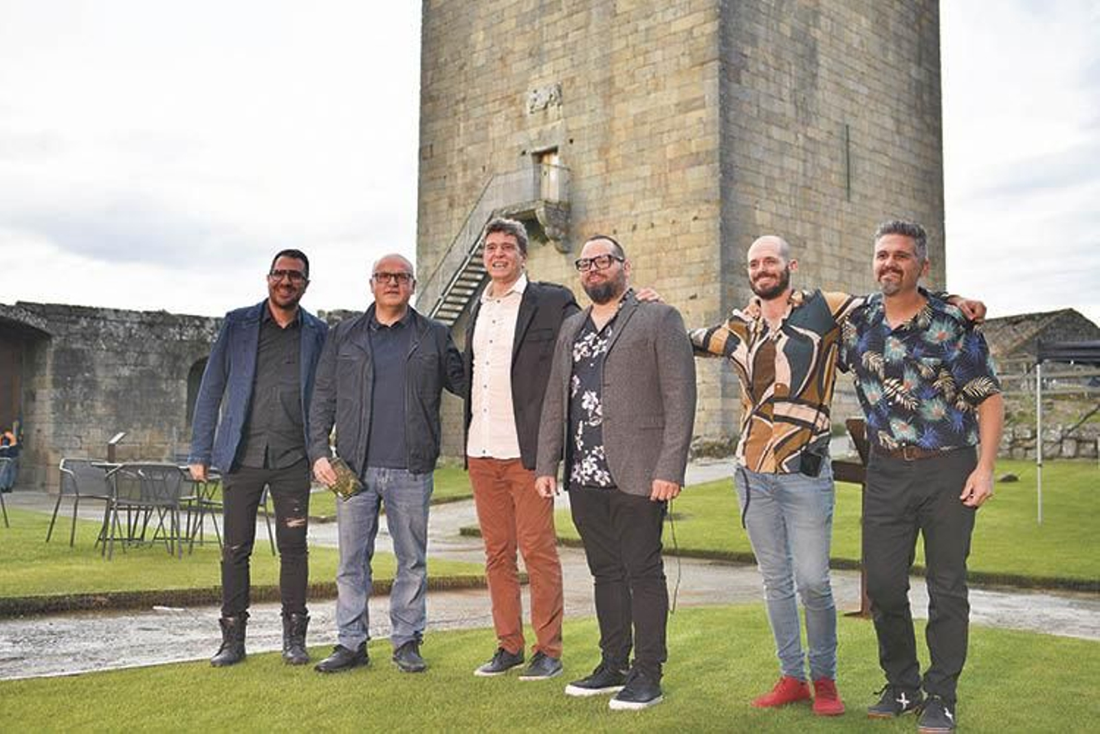 Manuel Baltar acompañado de Javier Ojeda e os músicos que actuaron con el.