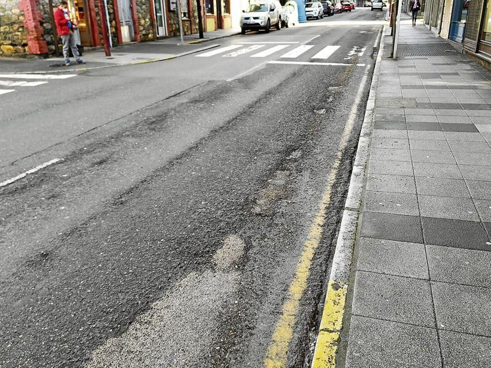 Deficiencias en el firme de la travesía de O Barco de Valdeorras.