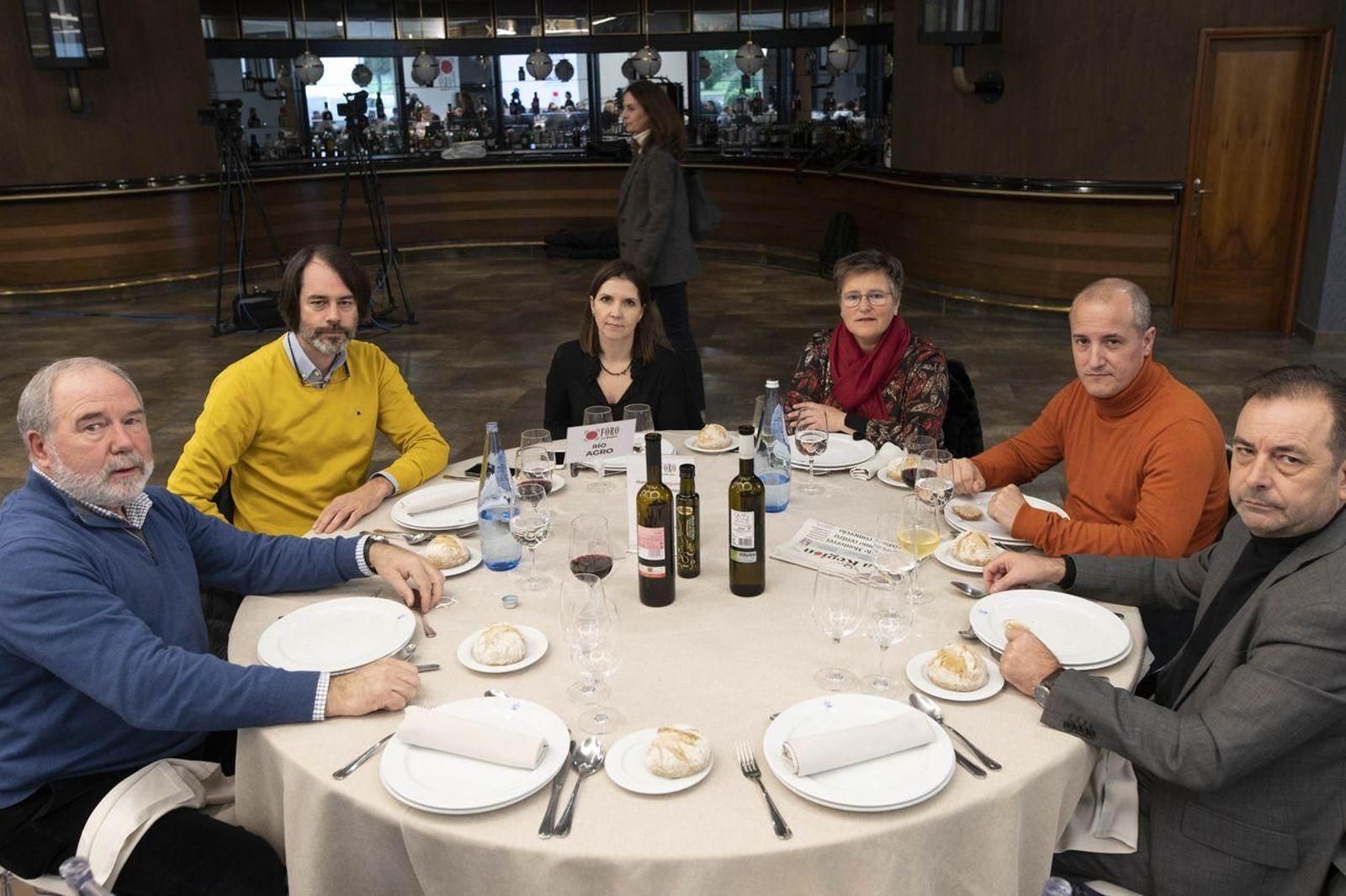 MESA RÍO AGRO | José Manuel Domínguez, de Dompa Gestión; Javier Barreal, del Grupo Caldelas Conde; Susi Carnero, del Centro Galego de Innovación da FP; Aida Saa, directora del CIFP A Carballeira (Ourense); Isidro Berdeal, director del CIFP Porta da Auga (Ribadeo),y Ramiro Esparís, director del CIFP Compostela (Santiago).