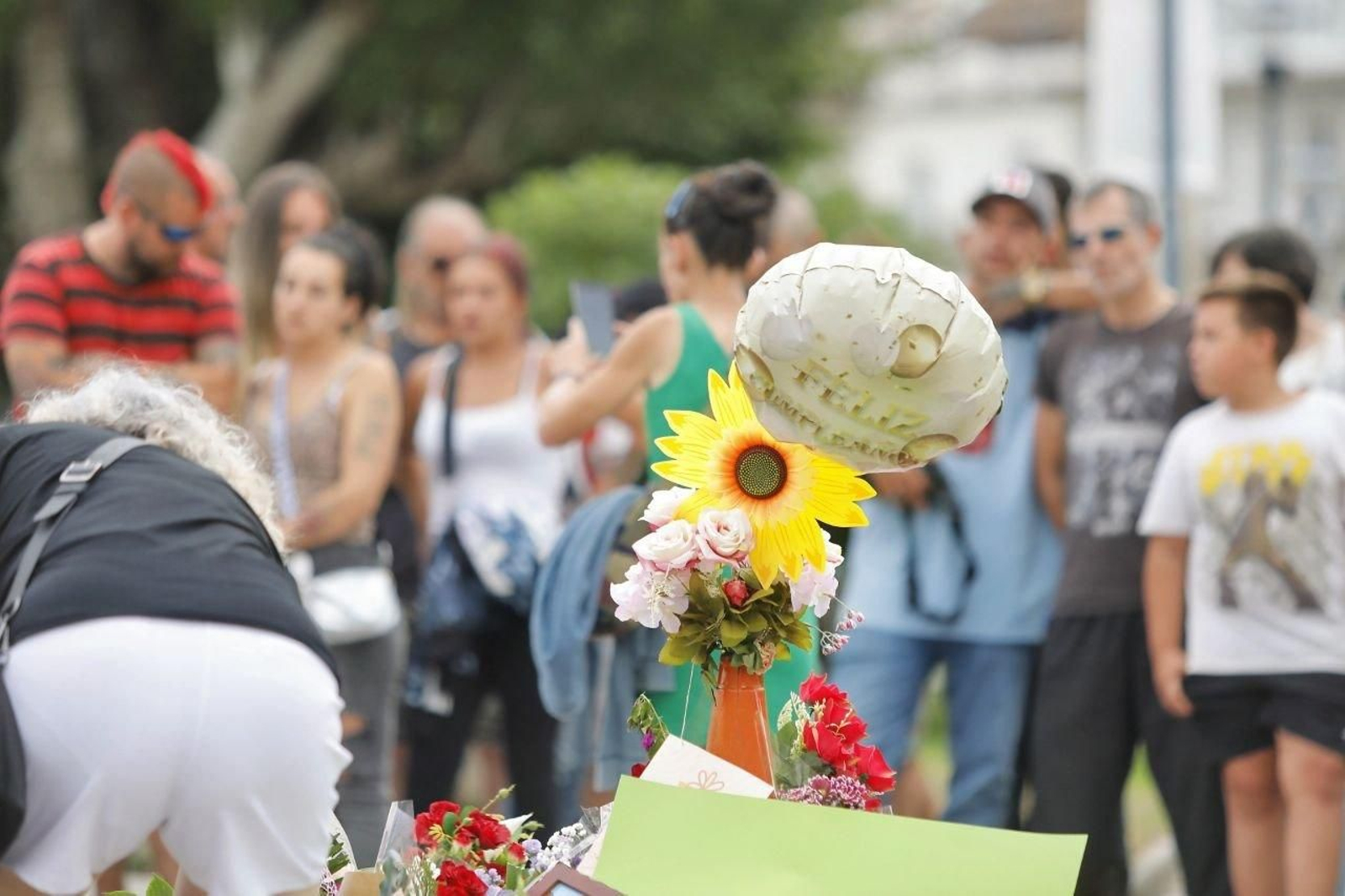 Homenaje al fallecido en Cangas el pasado viernes en un accidente automovilístico, Miguel Pereira.