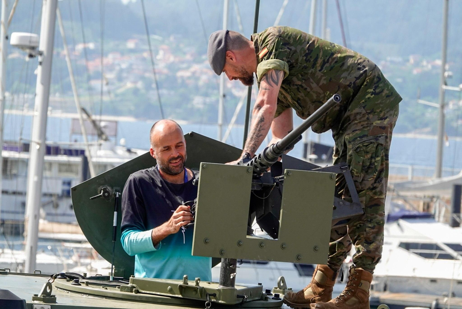 Galería | Comienza la programación del Día de las Fuerzas Armadas en Vigo
