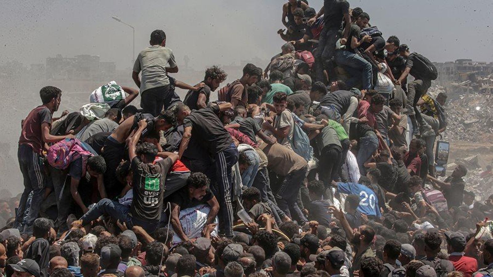 Finalista del premio World Press Photo del Año. "Ayuda de emergencia en Gaza".