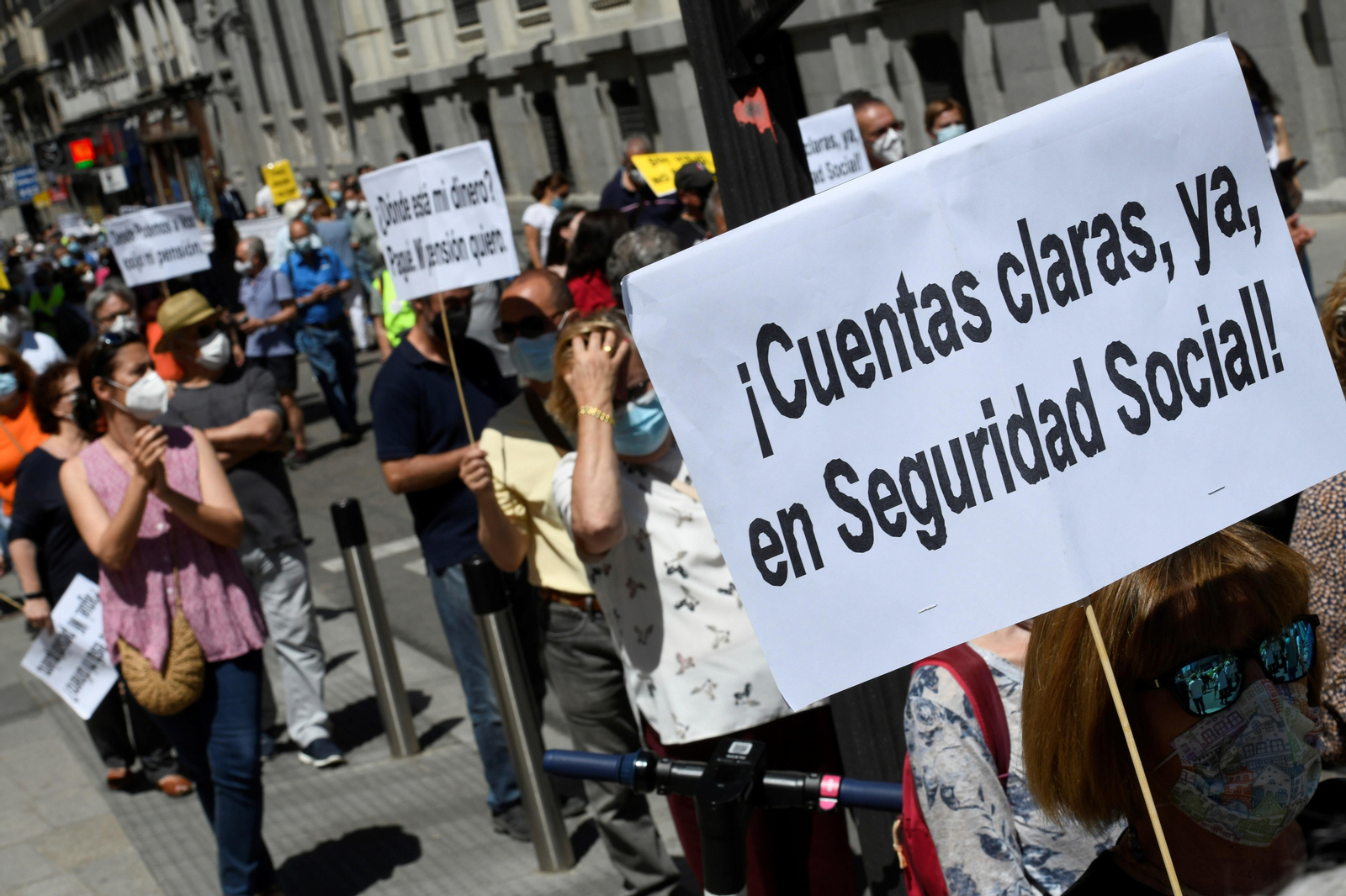 Manifestación de pensionistas en las calles de Madrid a favor de unas pensiones  “dignas”.
