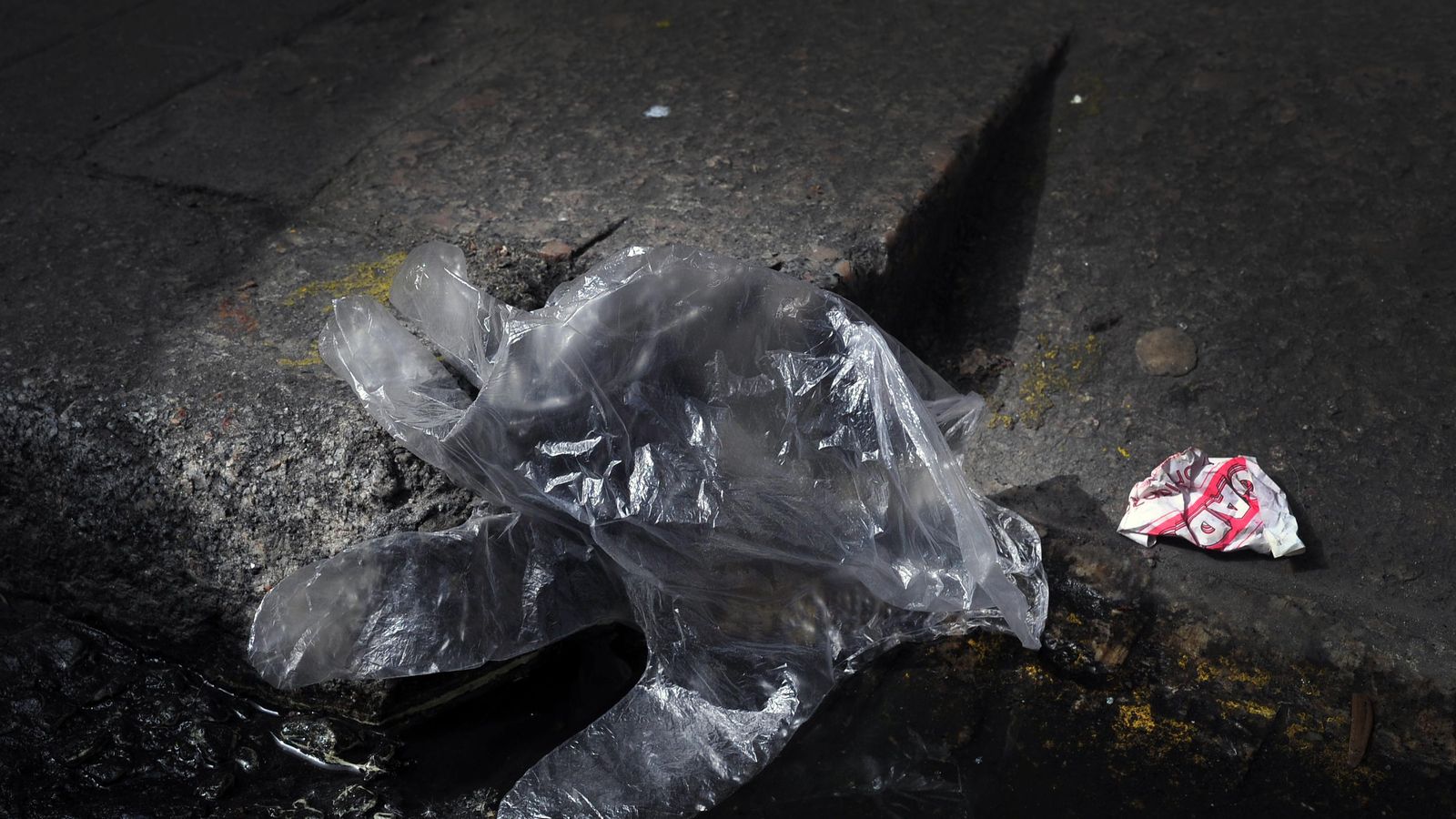 OURENSE 12/04/2020.- Historias del coronavirus, utillaje en la calle. José Paz