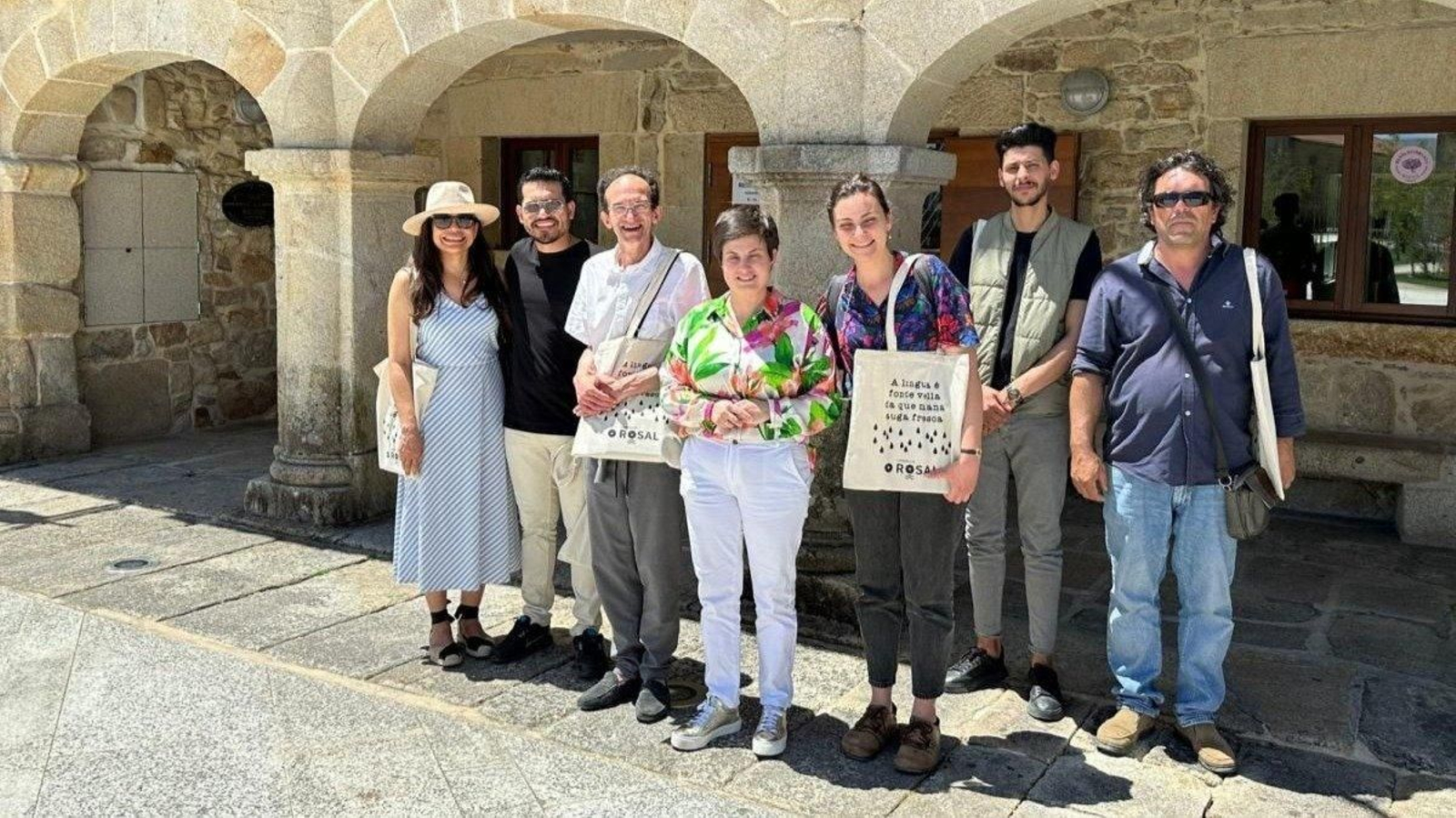 La alcaldesa de O Rosal, con la delegación portuguesa que realizó la visita.