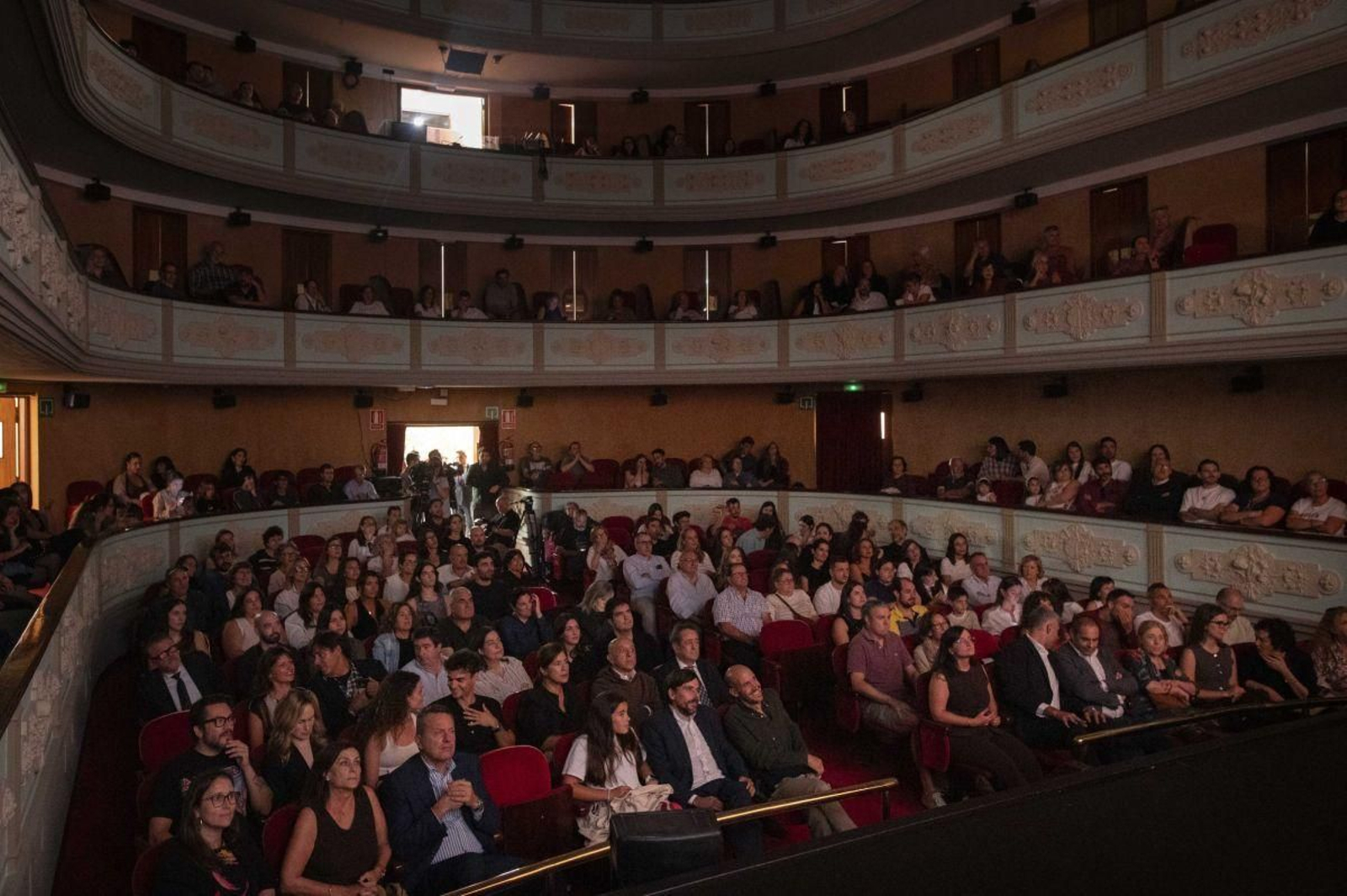 El público llenó el Teatro Principal para el visionado.