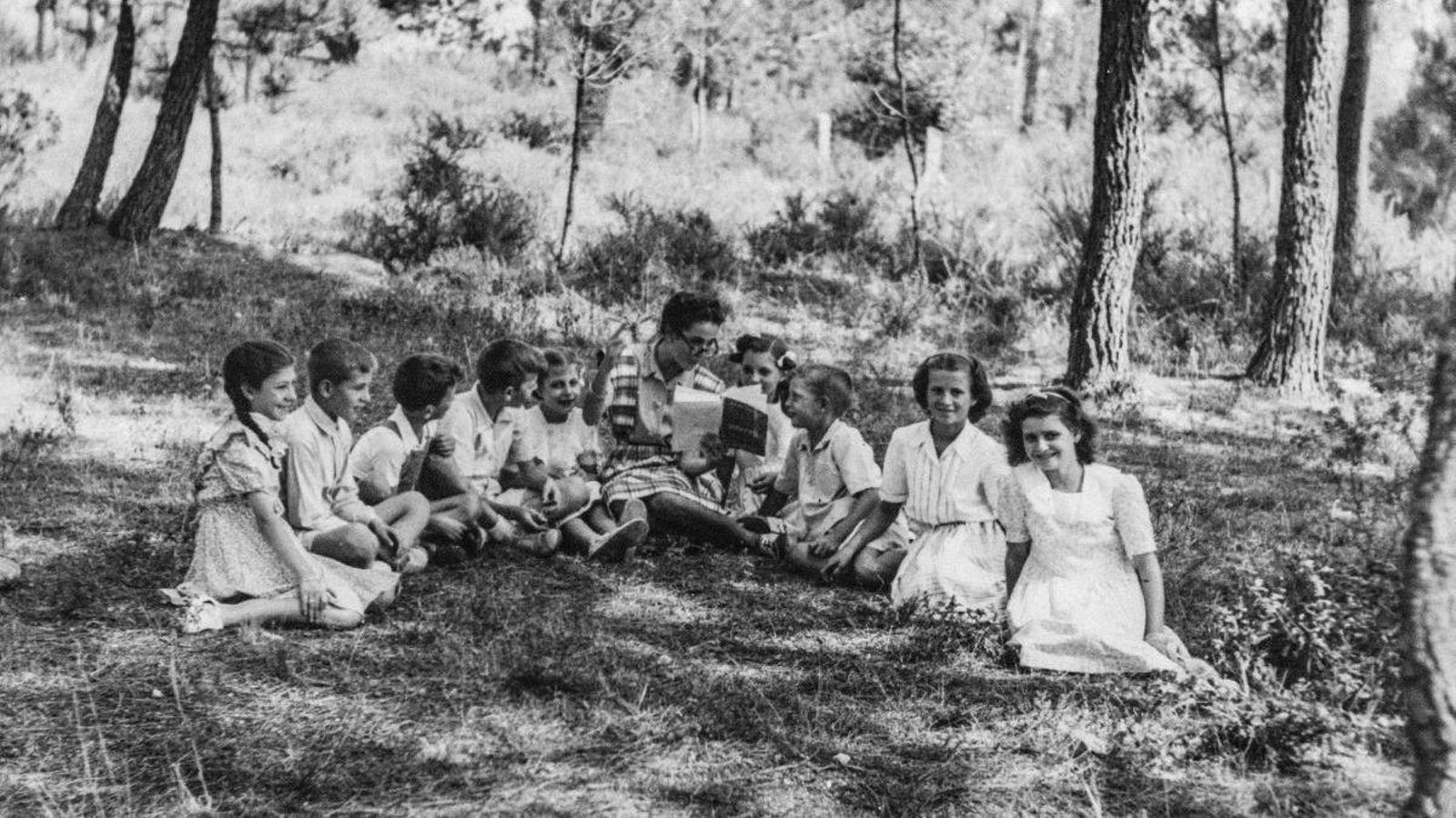 Carmiña desenvolveu a súa vocación de narradora en Piñor, con lecturas “de lo más extravagantes” ao seu grupo de amigos.