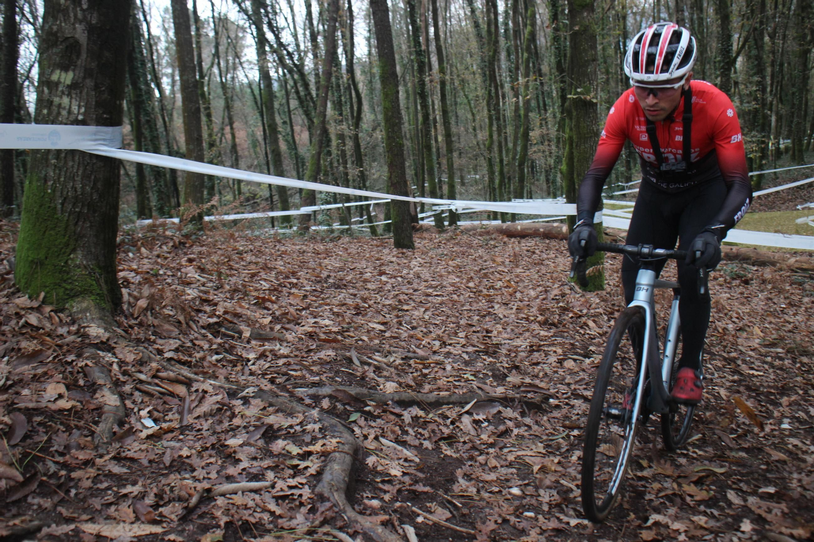 Galería | El campeón de ciclocross Miguel Rodríguez entrena en su Ponteareas natal