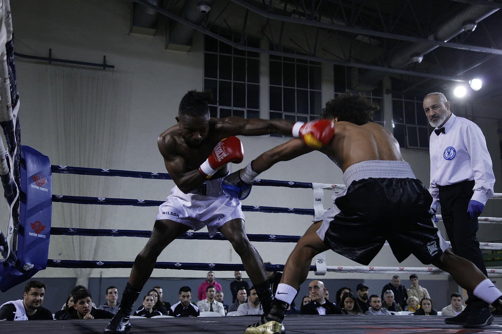 Galería | El boxeo vive una velada espectacular en la vuelta de Simón González a un ring