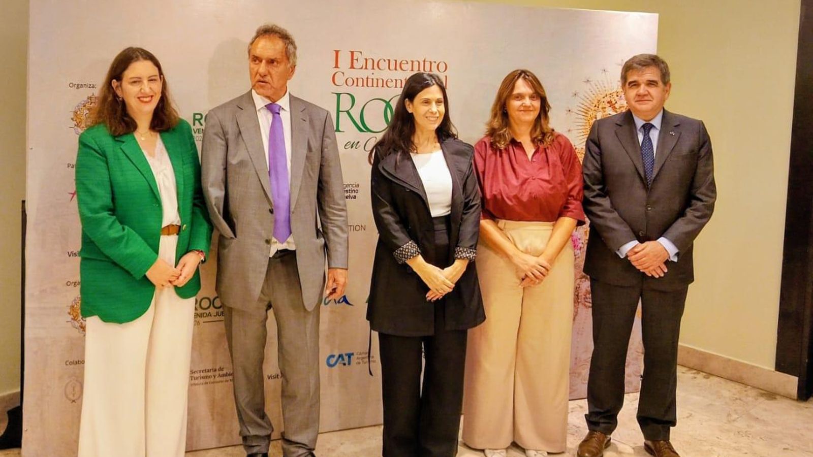 En la imgan, Cristina Vargas; Daniel Scioli; Laura Teruel; Pilar Bosca, y el embajador Joaquín Arístegui