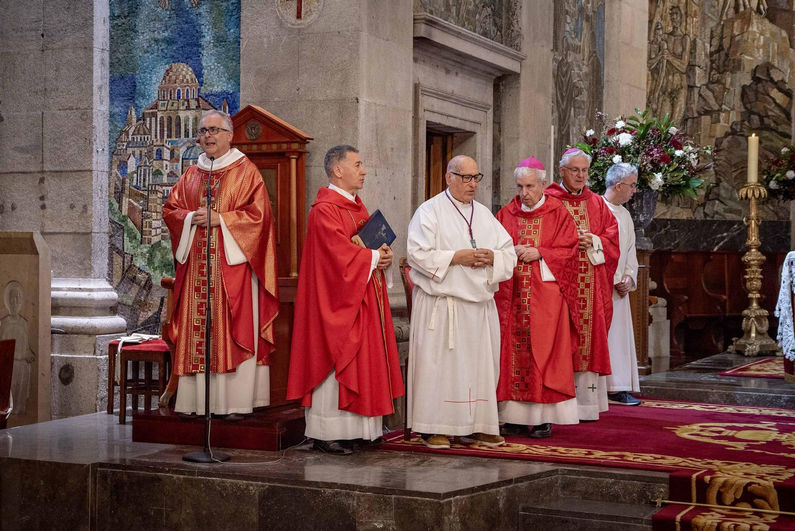 Galería | Misa por el Cristo da Victoria en Vigo y la concurrida procesión