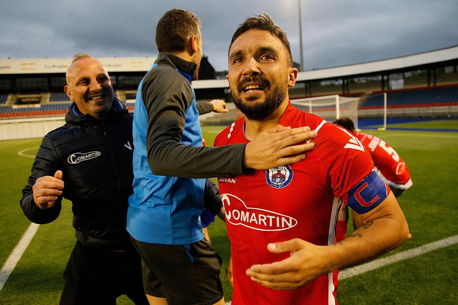 Jugadores del Verín celebrando la victoria.