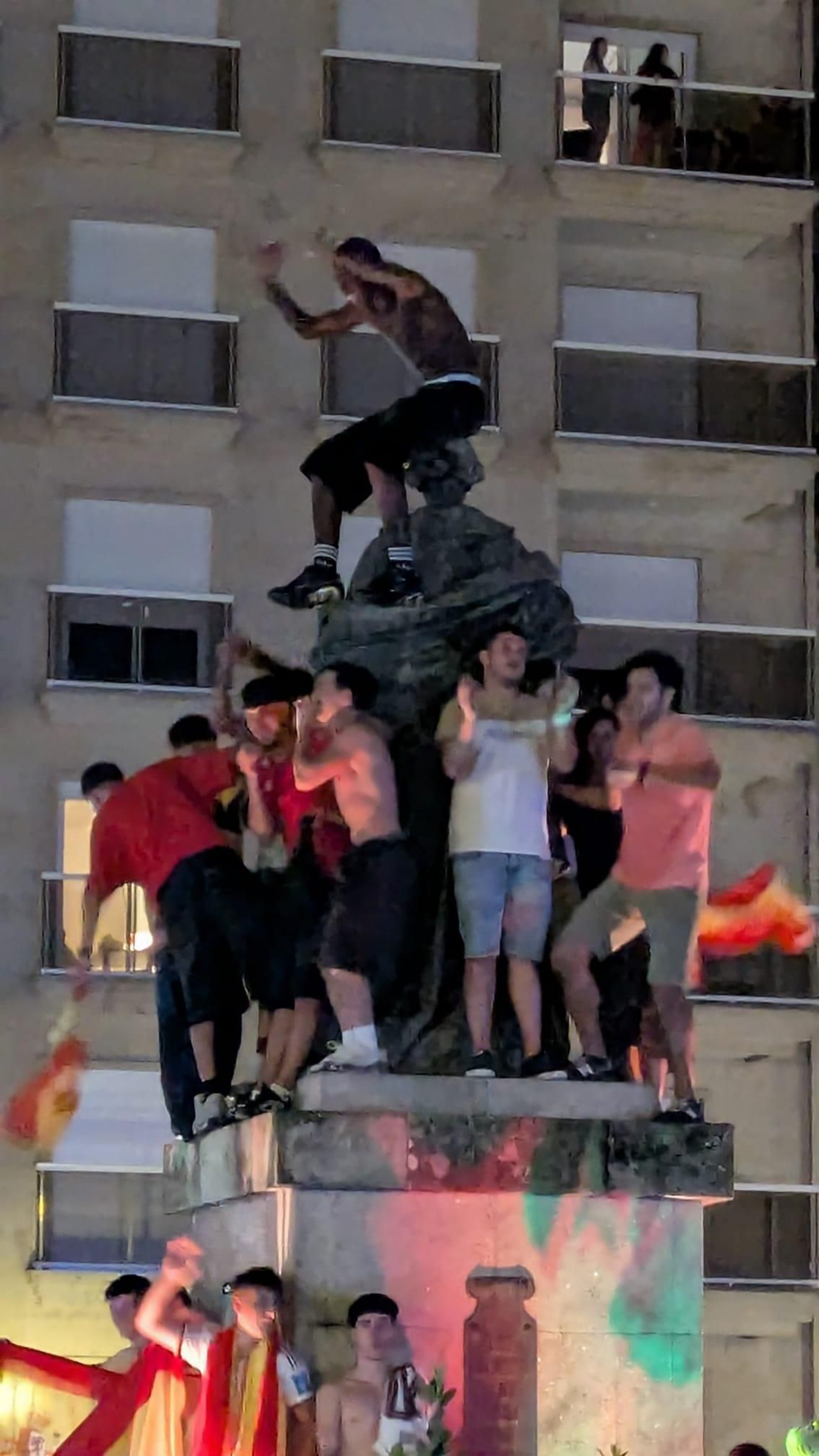 Galería | La provincia de Ourense se tiñe de rojo para apoyar a España en la final del Mundial