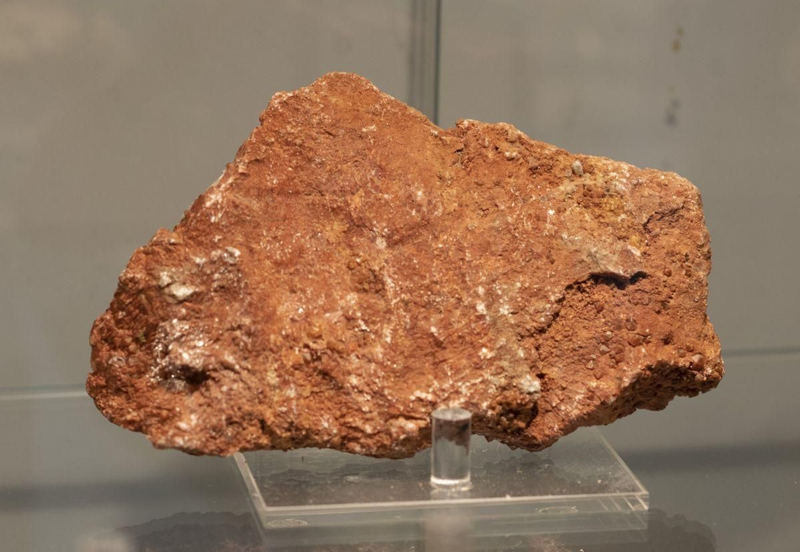 El color suele ser uno de los atractivos de piedras y cristales. En este caso el naranja.