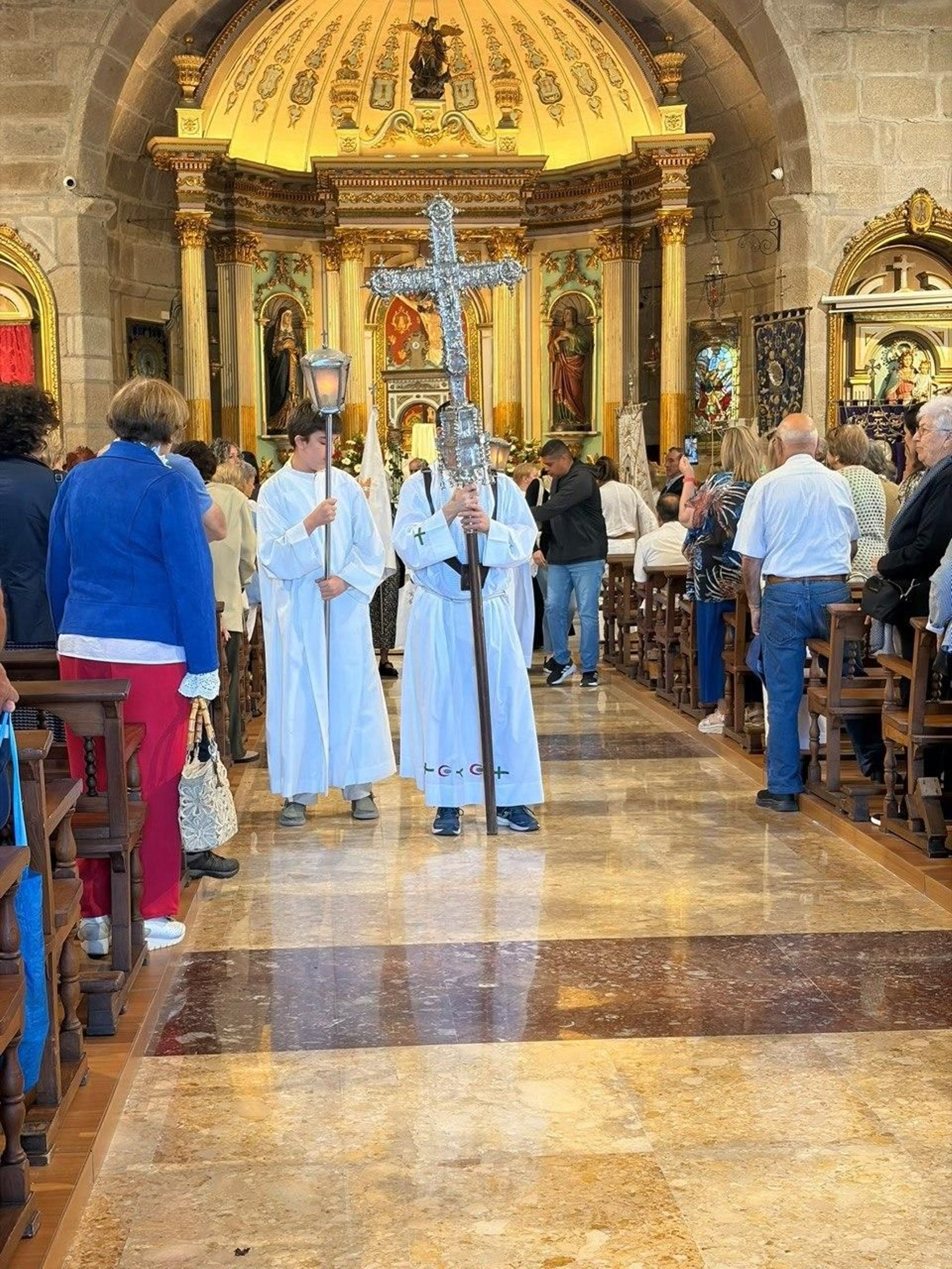 Alfombras florales y procesión del Corpus en Bouzas.