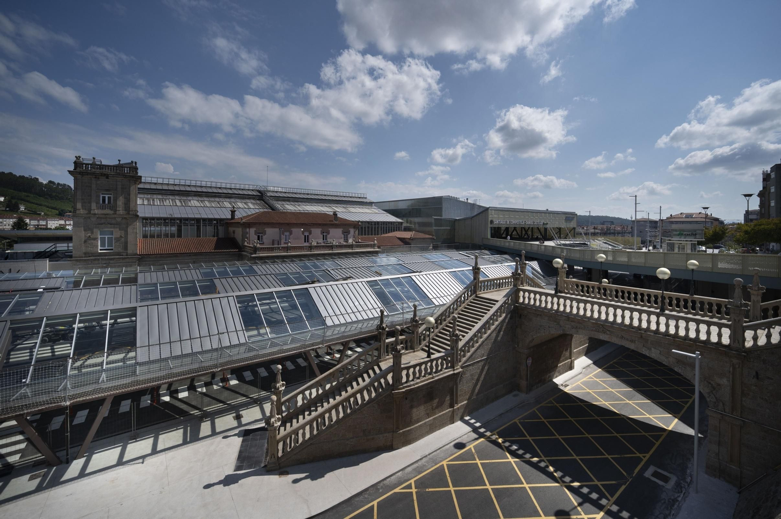 Galería | La estación intermodal de Santiago culmina con una moderna galería para los viajeros, en fotos
