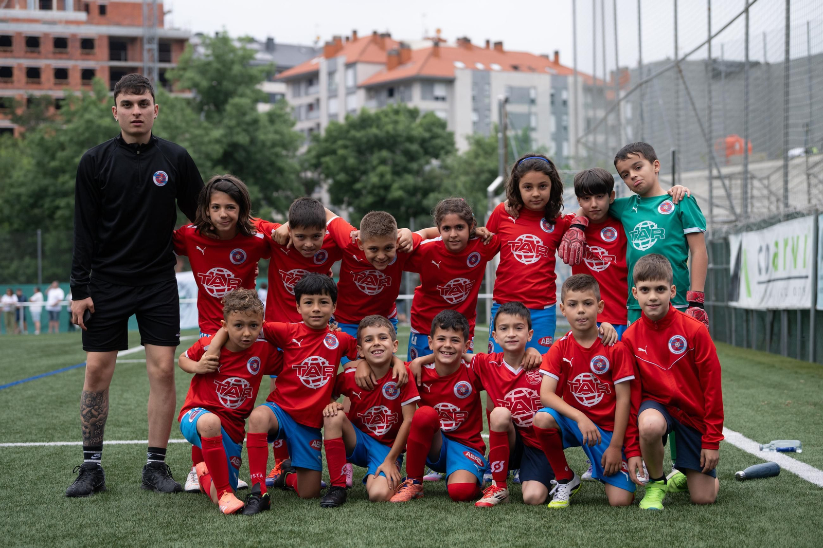 El Pabellón CF, el mejor en el 12º torneo benjamín de fútbol Barbadás