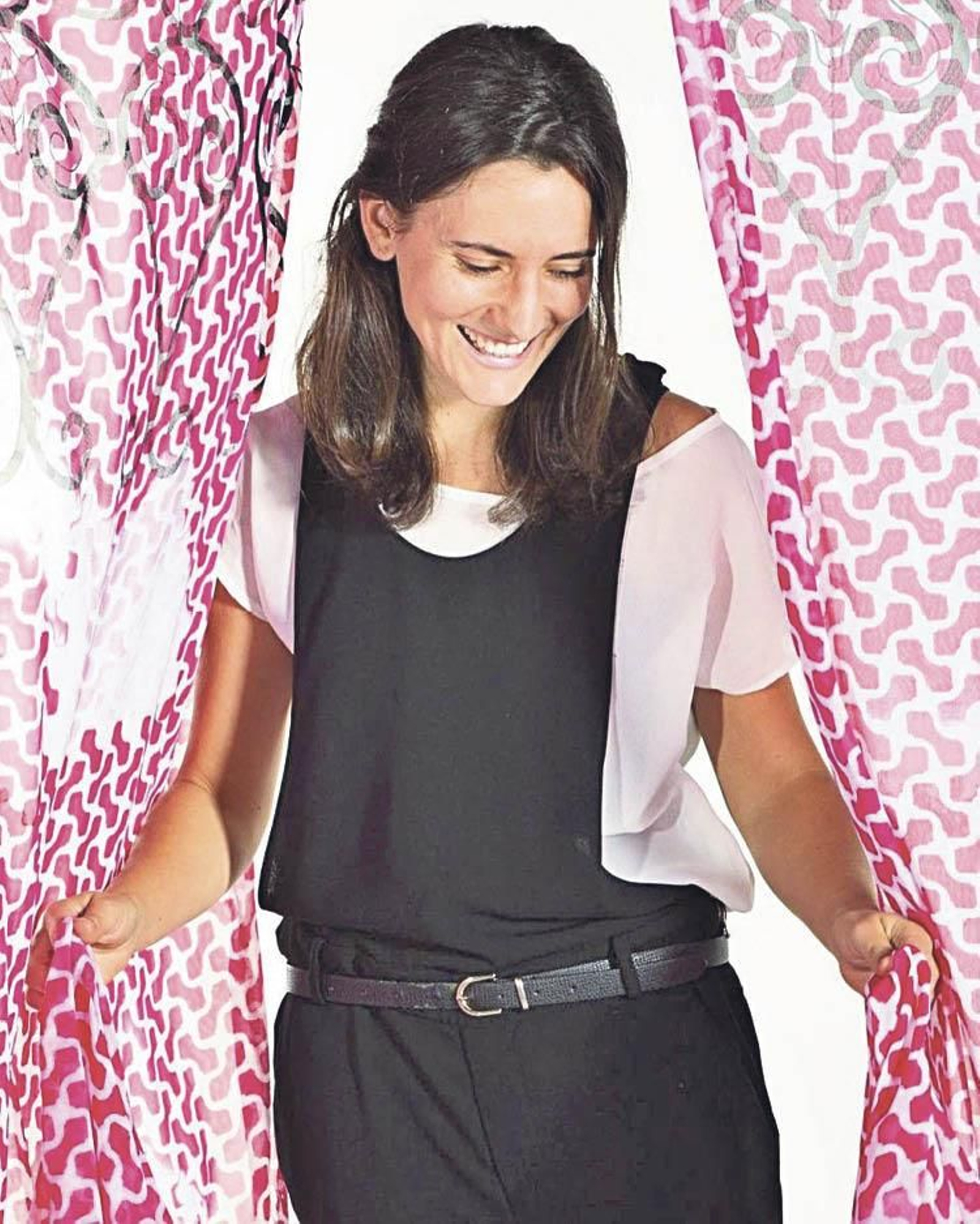 Una expresiva foto de la peripatética artista Isabel Flores.jpg_web