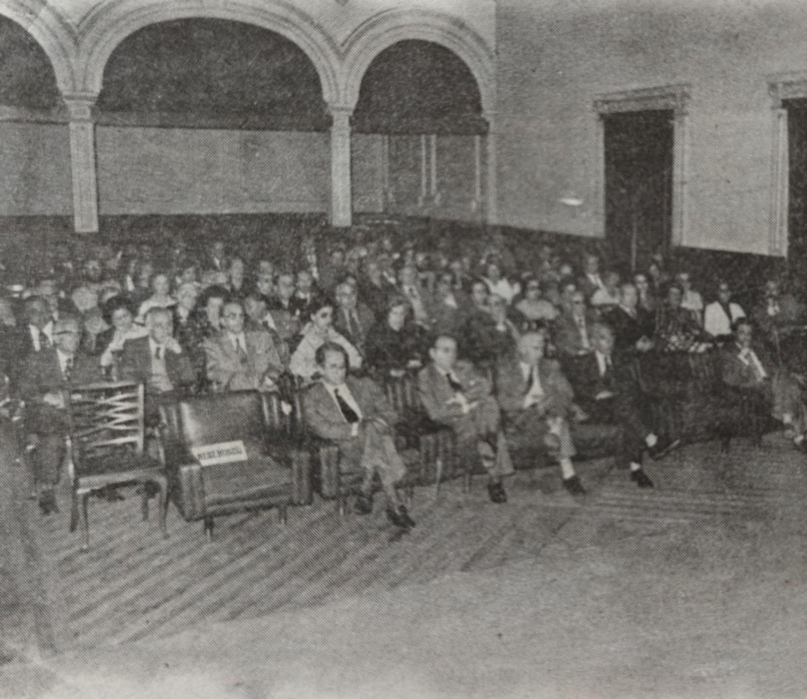 El salón noble del Liceo repleto de público.