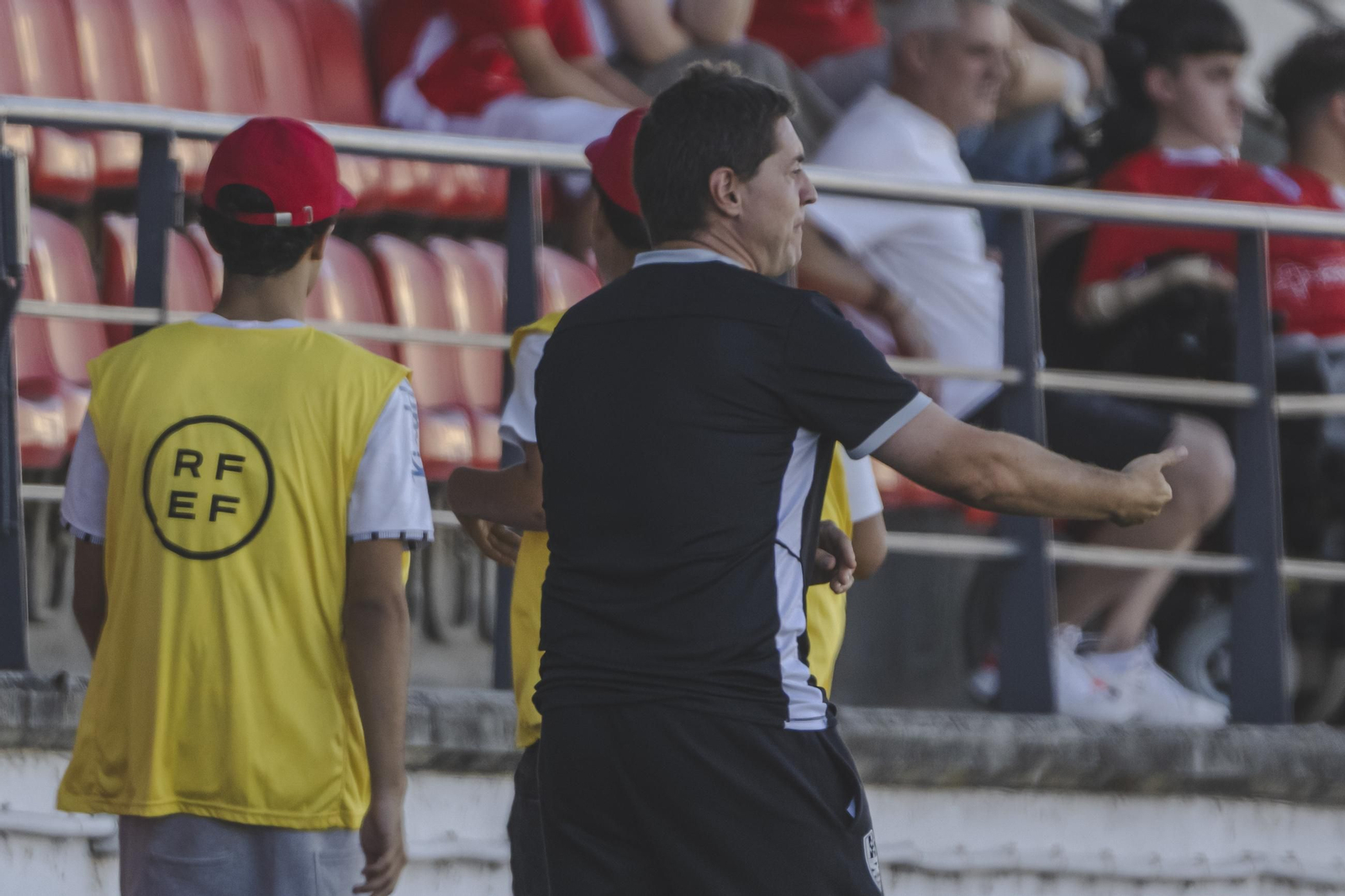 Galería |  O Couto vive una jornada de calor y una nueva derrota de la UD Ourense en Primera Federación