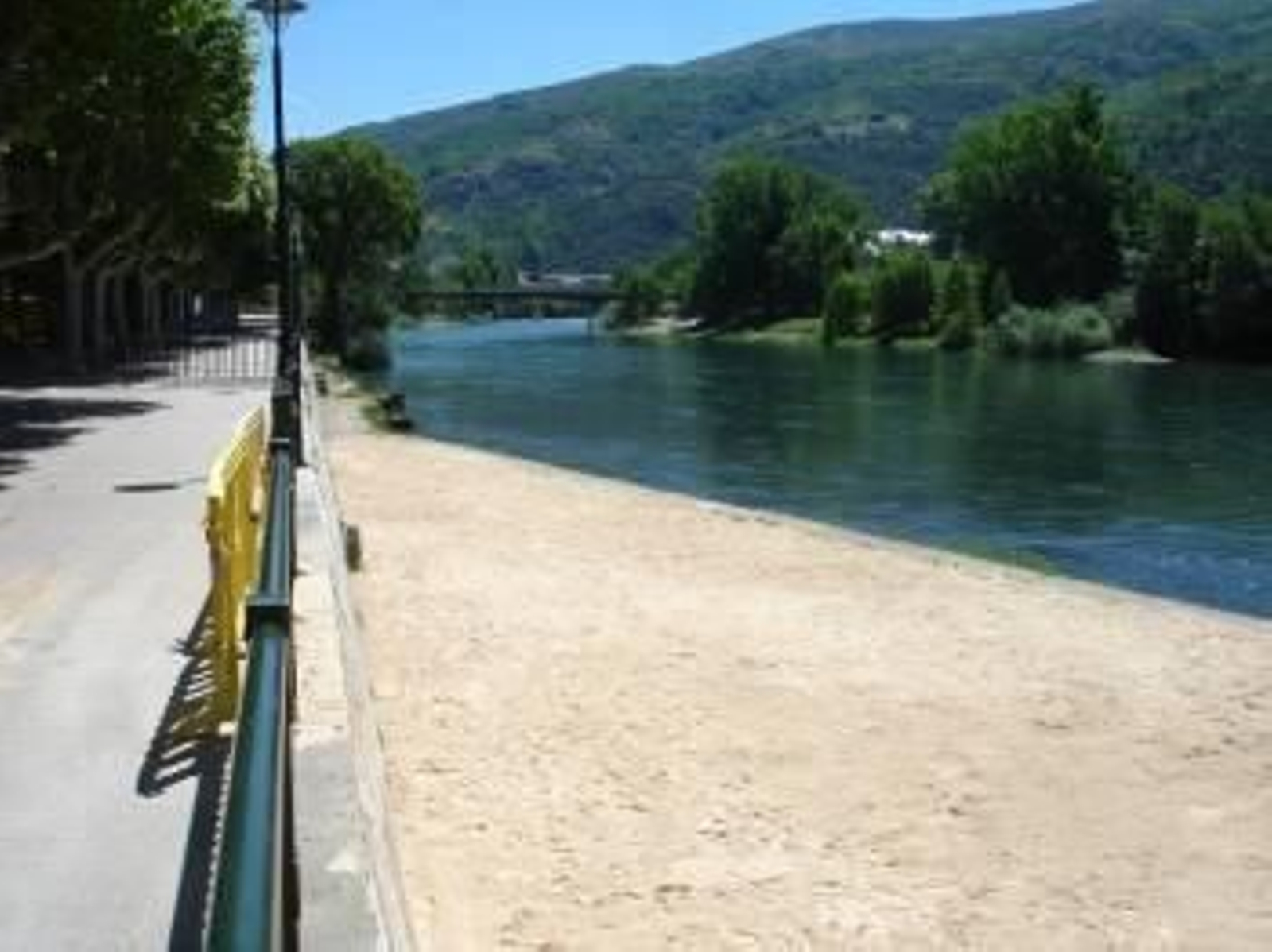 Playa fluvial de O Malecón, en O Barco.