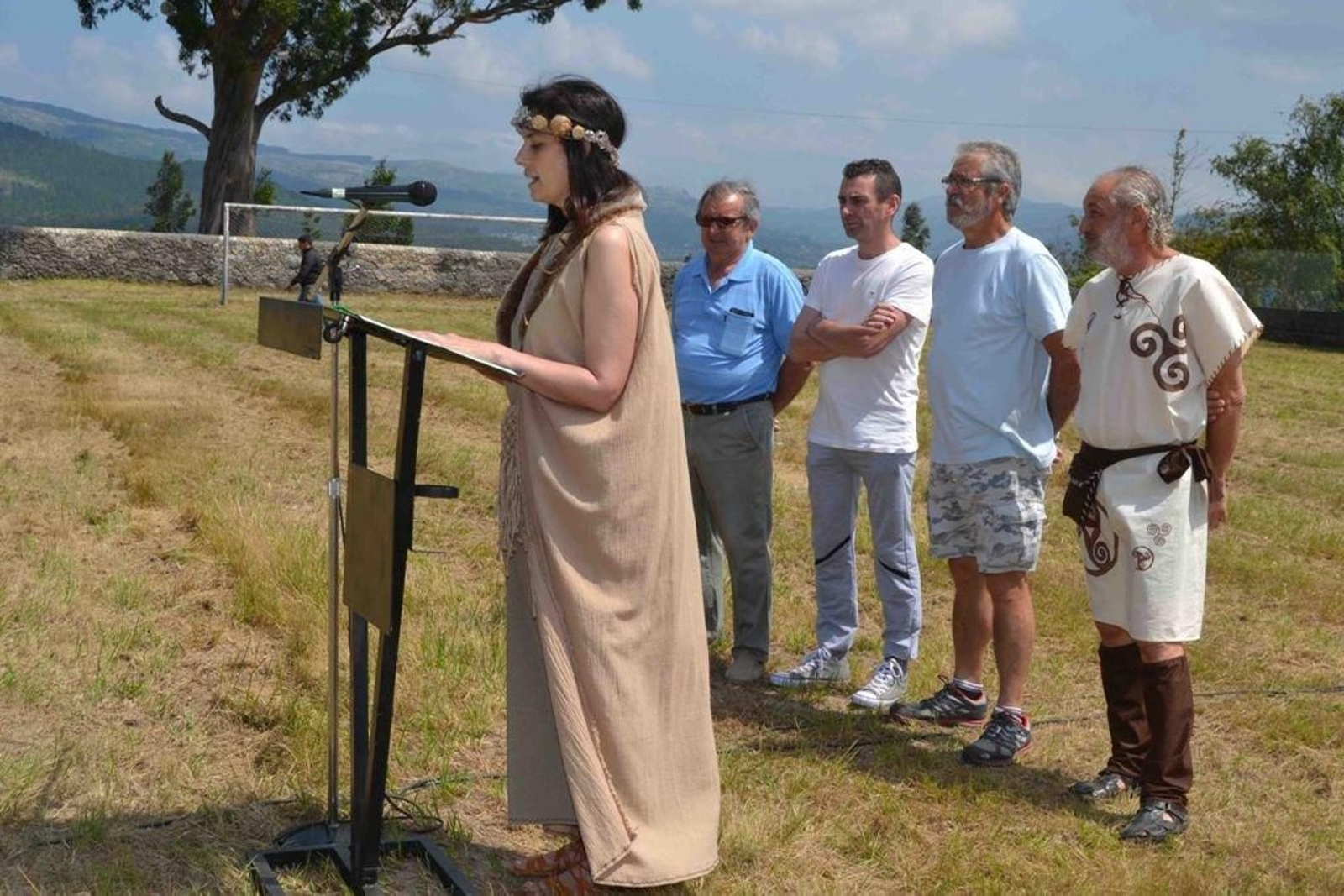 El acto reunió a unas trescientas personas en Santa Tegra.