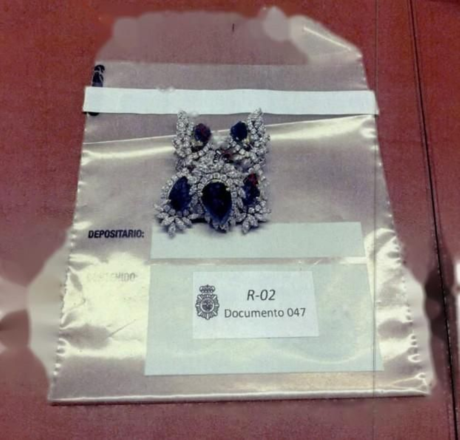 Galería | Zapatero guardaba decenas de joyas y relojes en una caja fuerte en su despacho, fotos