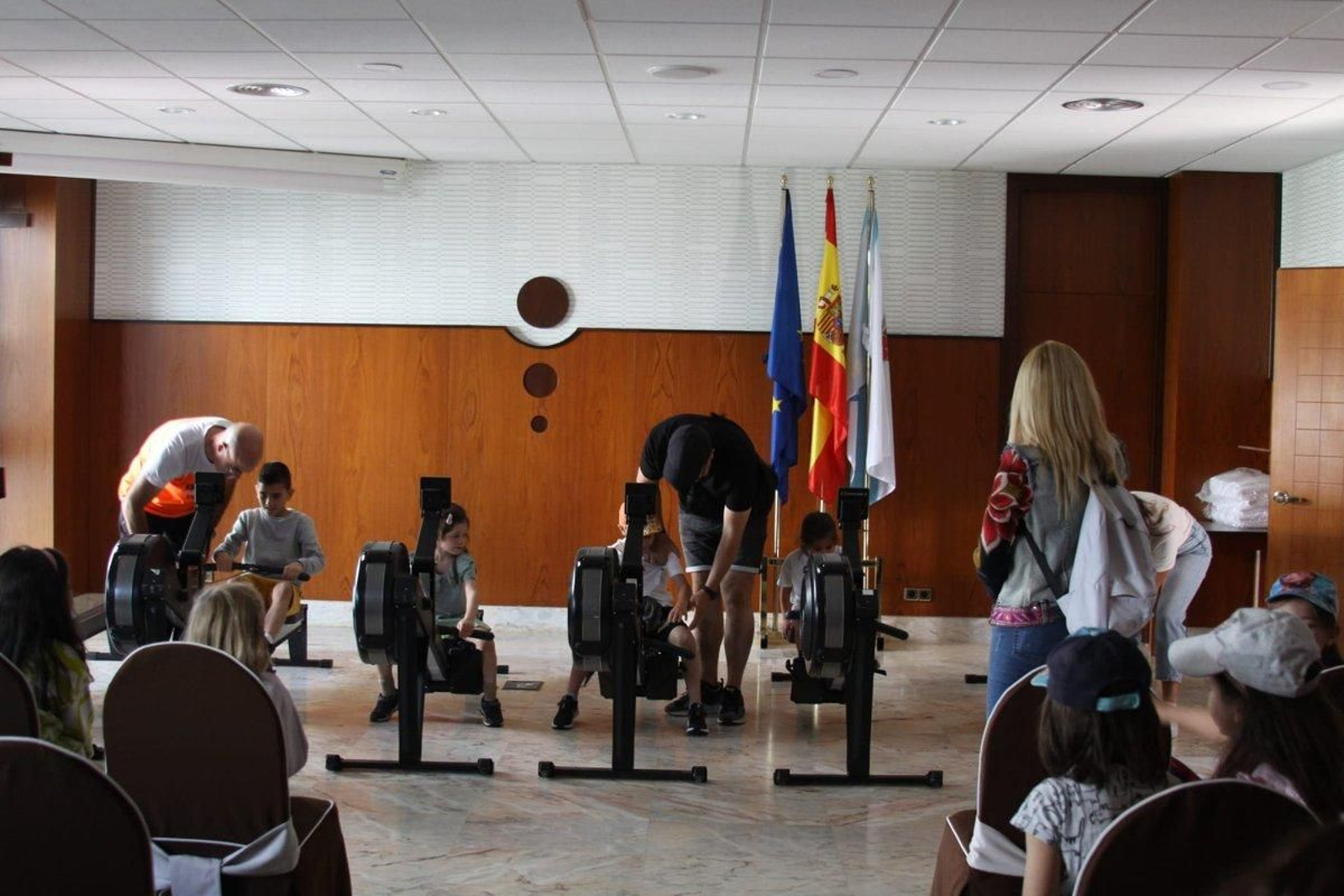 Actividad de piragüismo del CEIP Carmen García Carrasco en Cenlle.