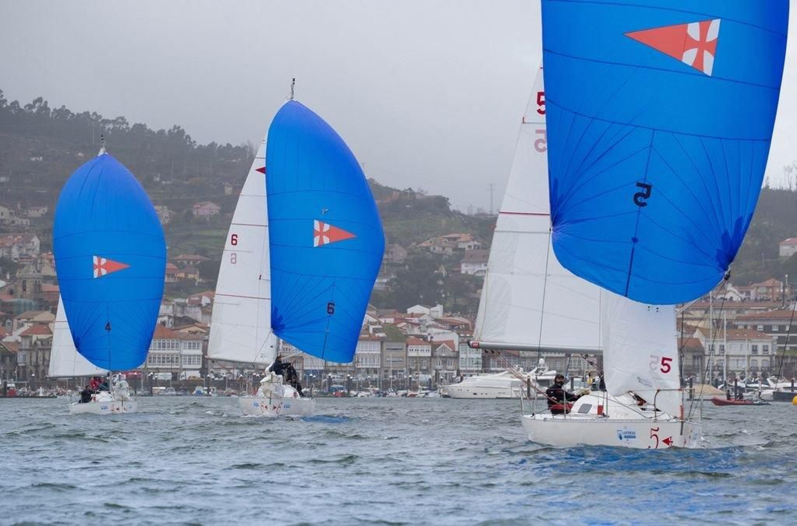 Las embarcaciones del Monte Real, en plena singladura ayer.