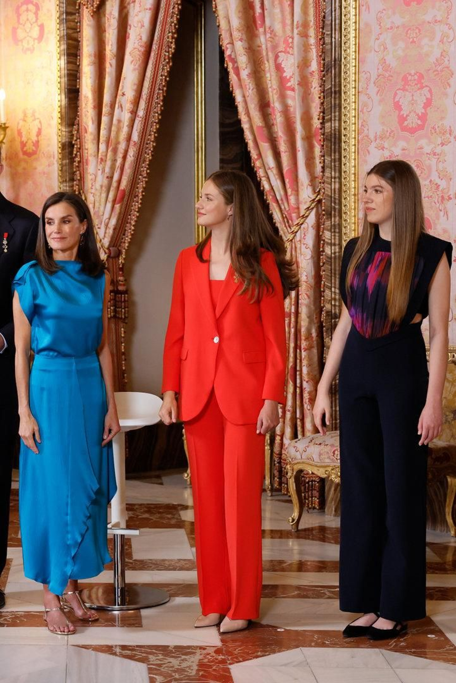 La Reina Letizia junto a sus hijas.