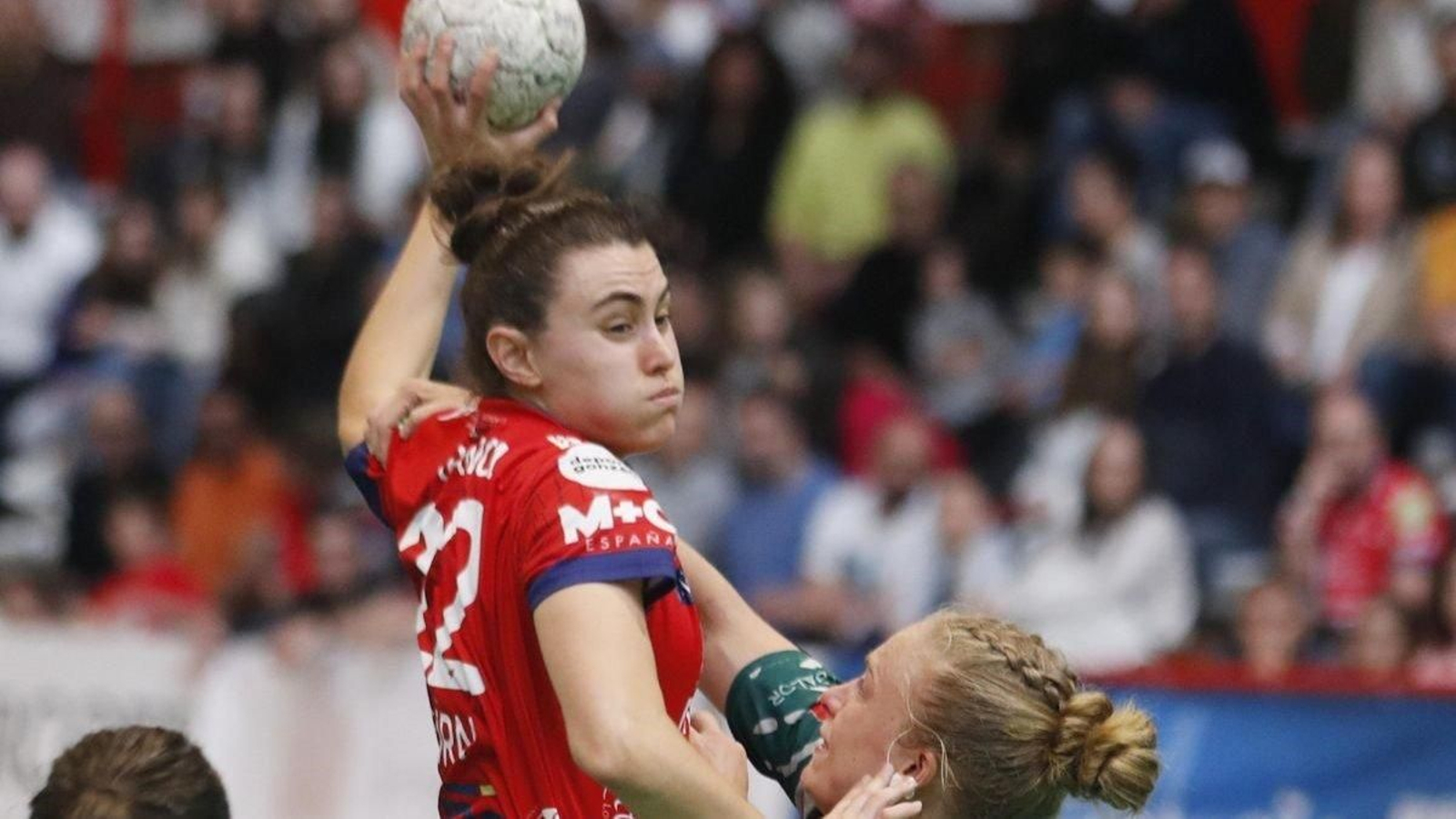 Un lanzamiento de Paulina Buforn con la defensa del Elche encima decidió la victoria del equipo rojo.