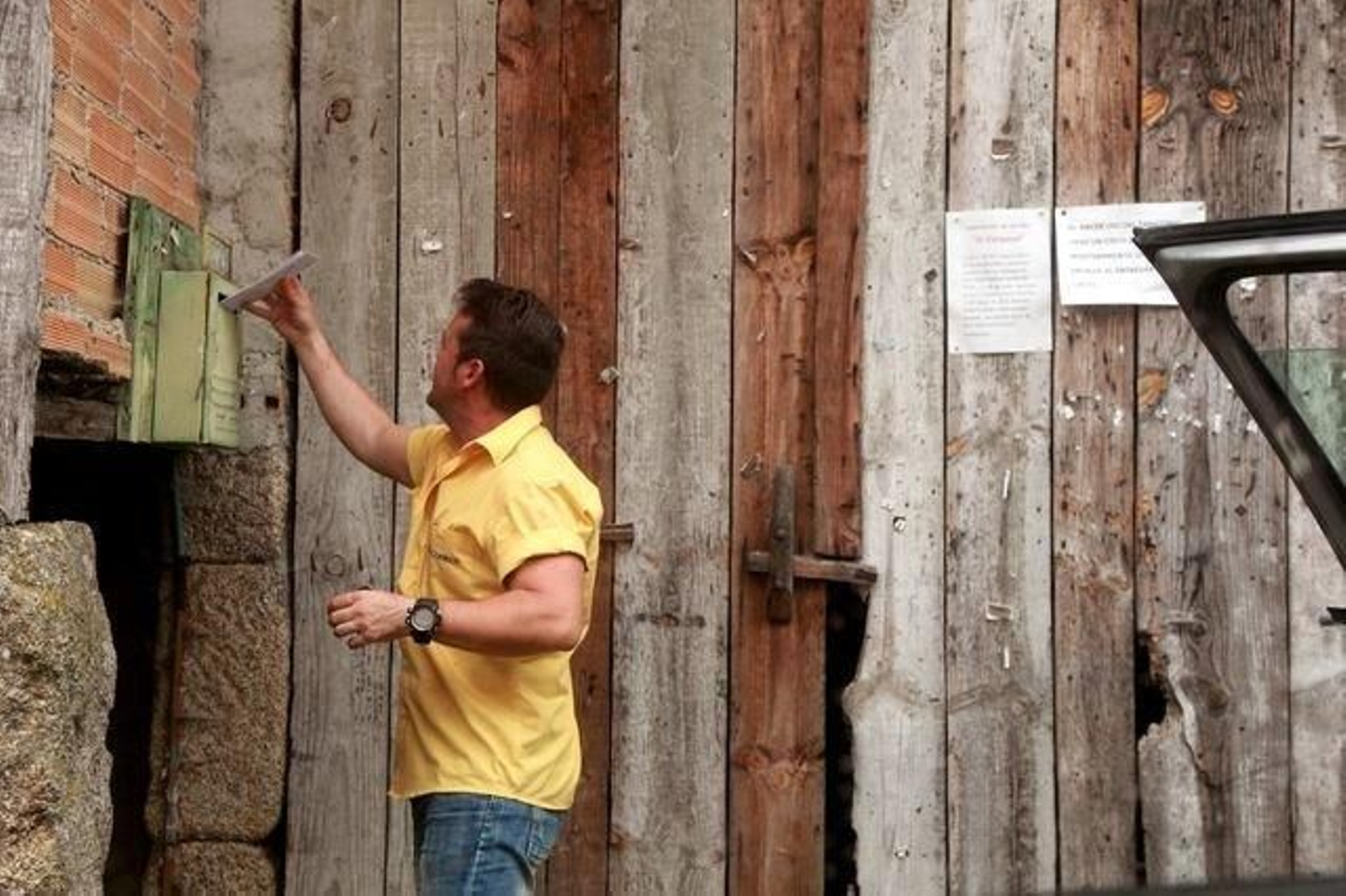 Los vecinos no siempre están en casa.