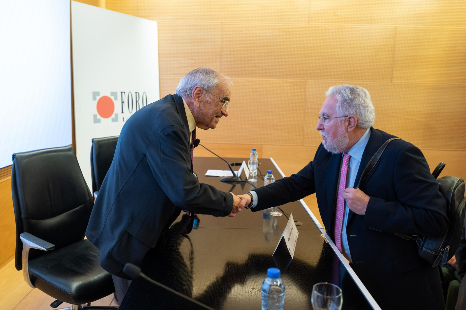 Galería | Foro La Región con Rodolfo Martín Villa, ex ministro durante la Transición, en imágenes